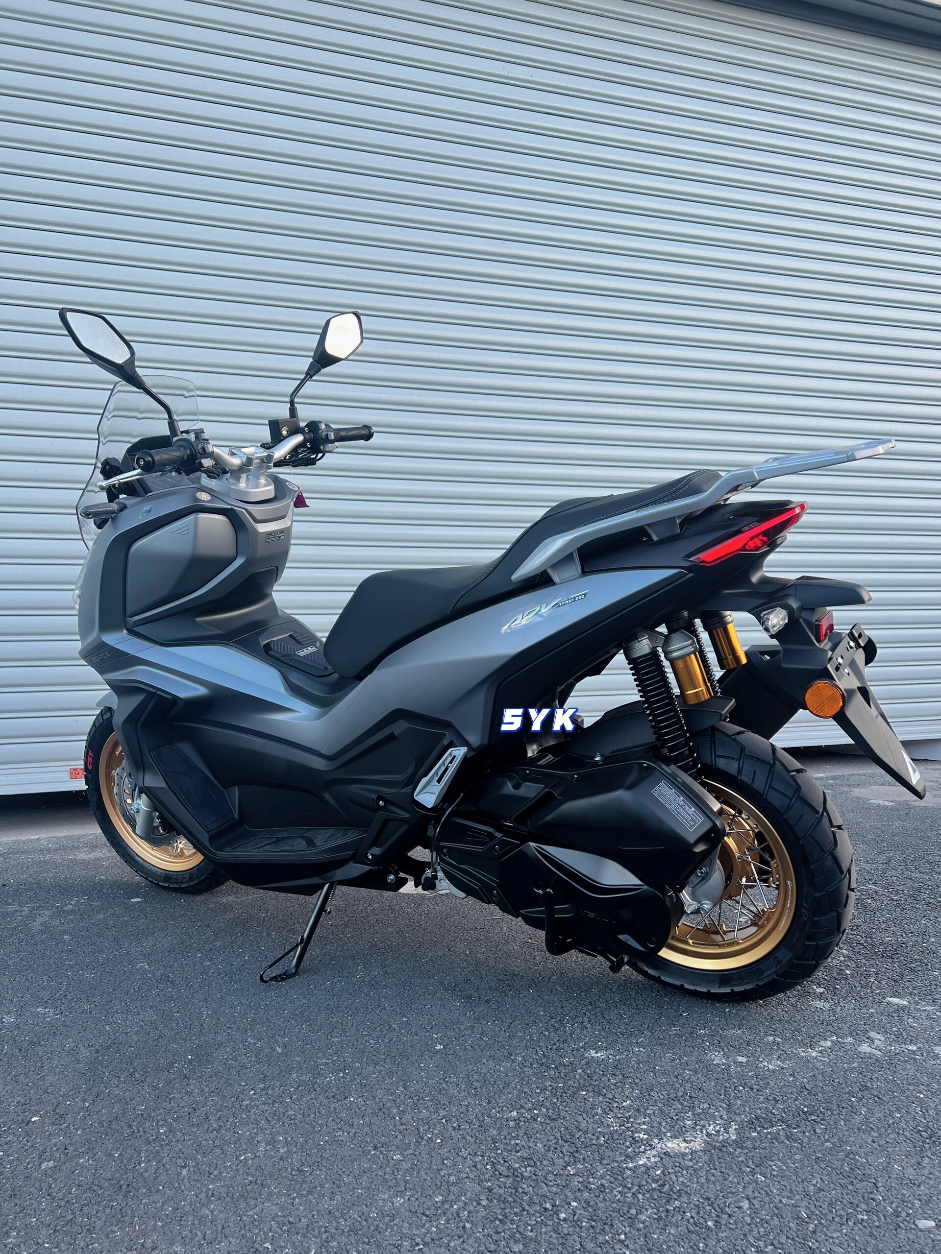 天鹰tt150adv踏板现车 天鹰tt150现车,网轮版本铝轮版本都有,隆鑫150