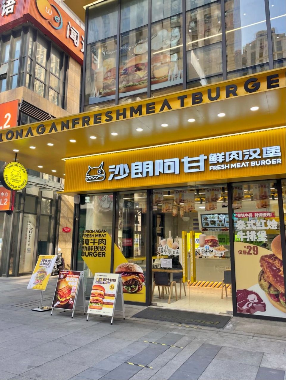沙朗阿甘 | 最爱的汉堡店没有之一 91大老远就能看到亮黄色的两层