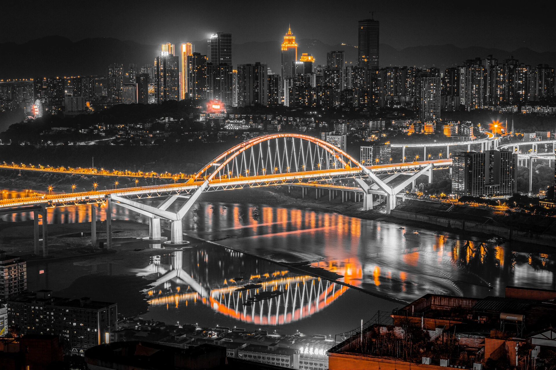 其中,菜园坝立交桥,朝天门长江大桥,重庆嘉陵江大桥等都是世界级工程