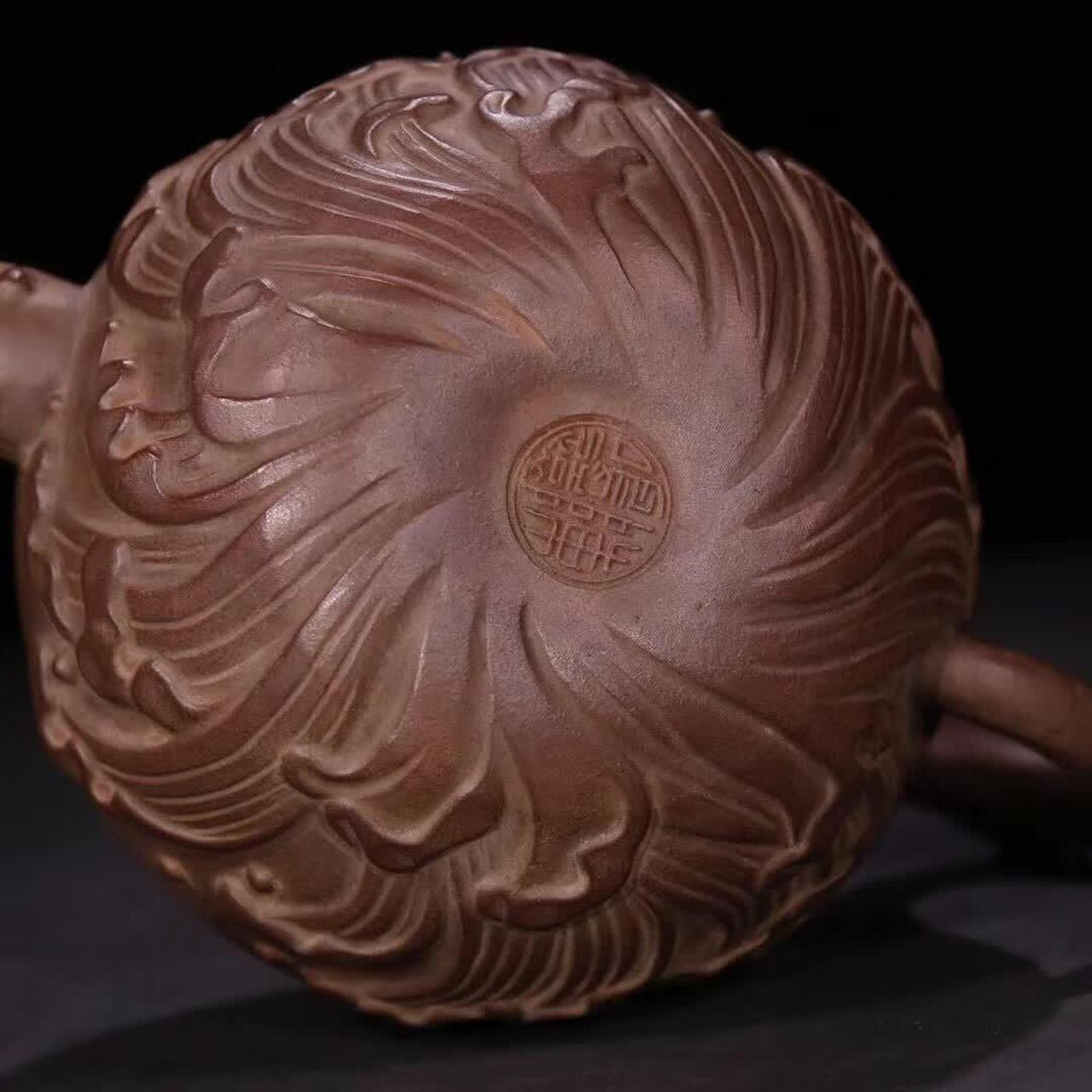 陈鸣远款紫砂雕海水《凤鸟钮》茶壶:古韵流转的艺术瑰宝 清代紫砂大师