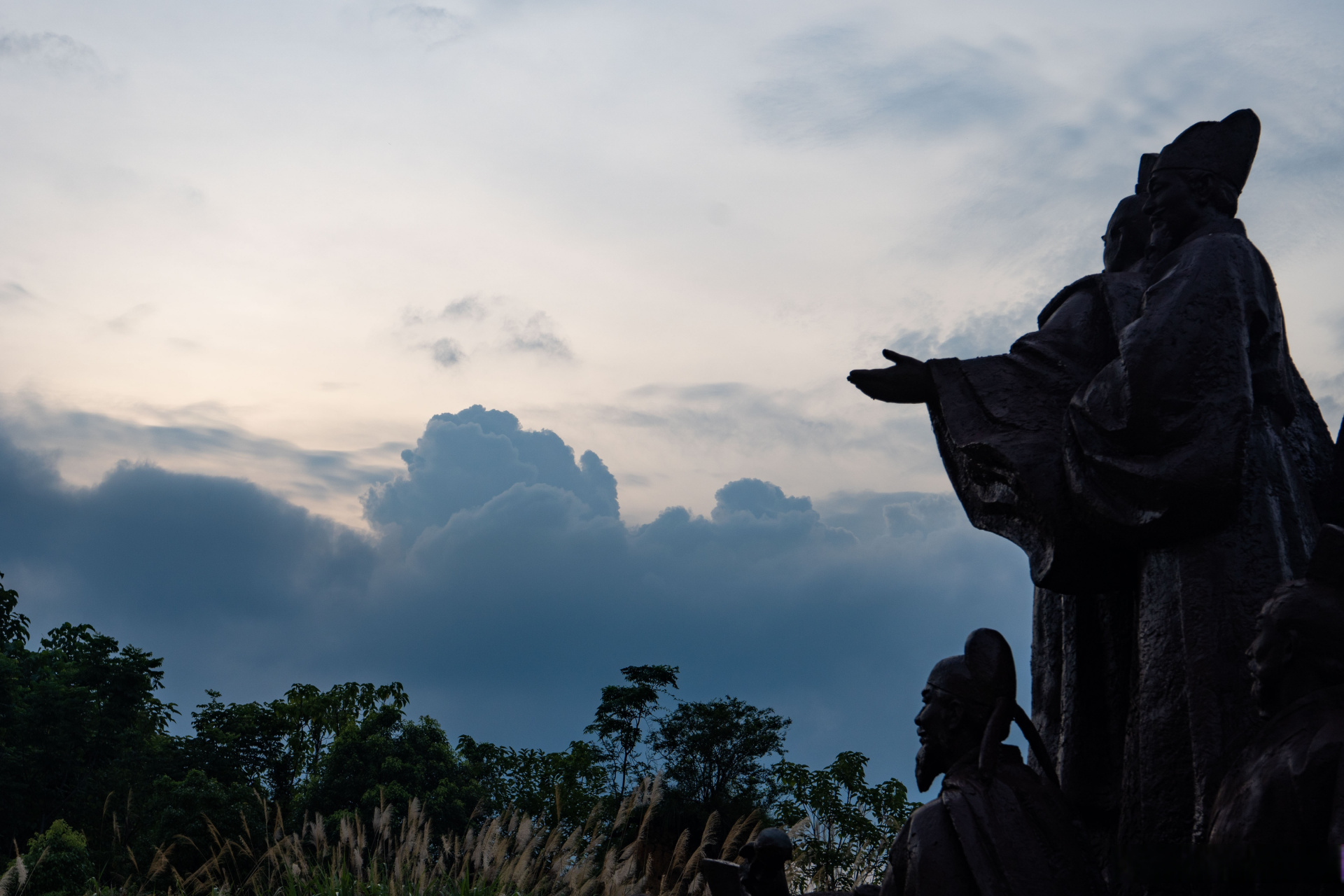 海纳百川有容乃大;壁立千仞无欲则刚. ——林则徐