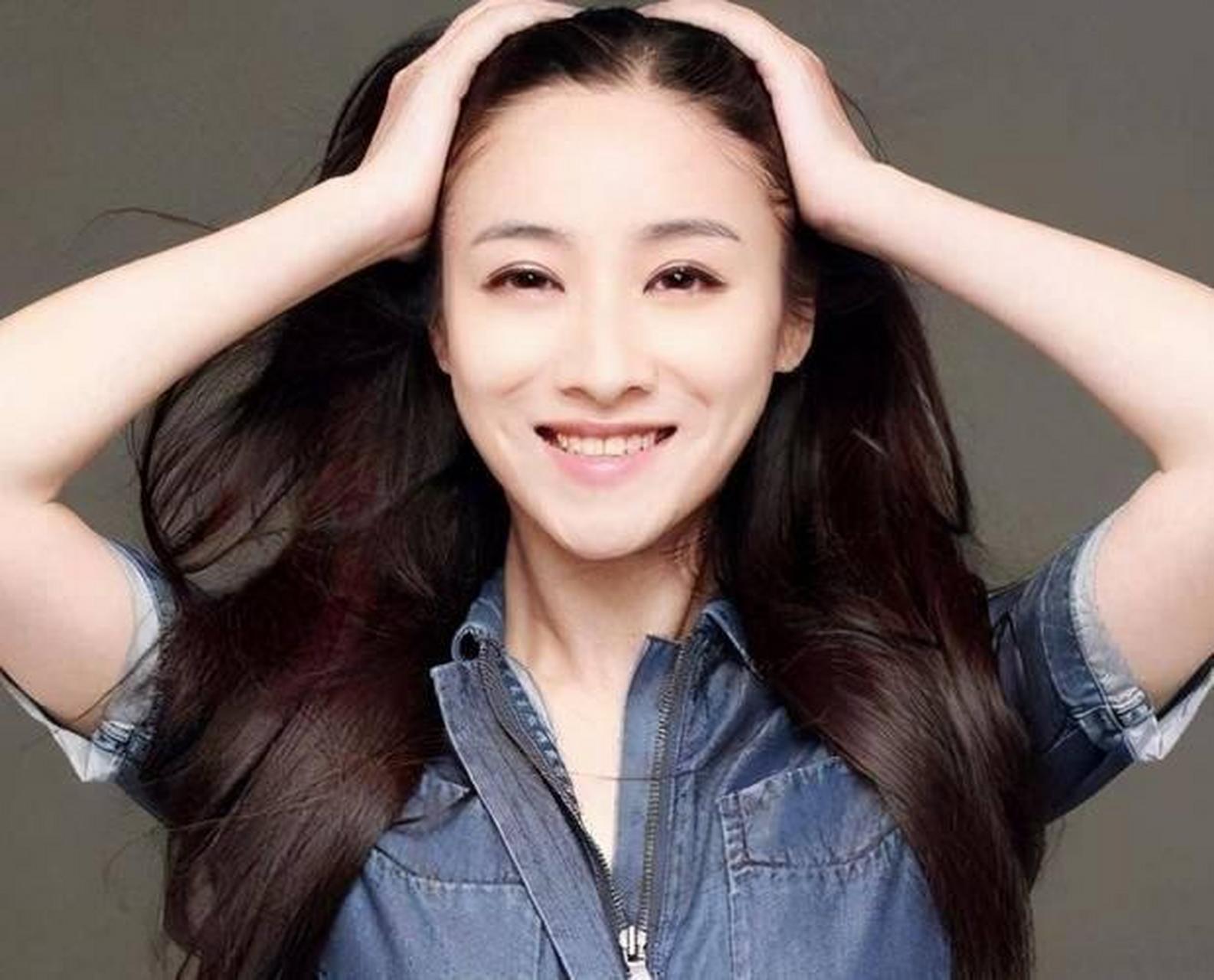 2014年,张艺谋把女演员何珺开除出《金陵十三钗》剧组,愤愤不平的何珺