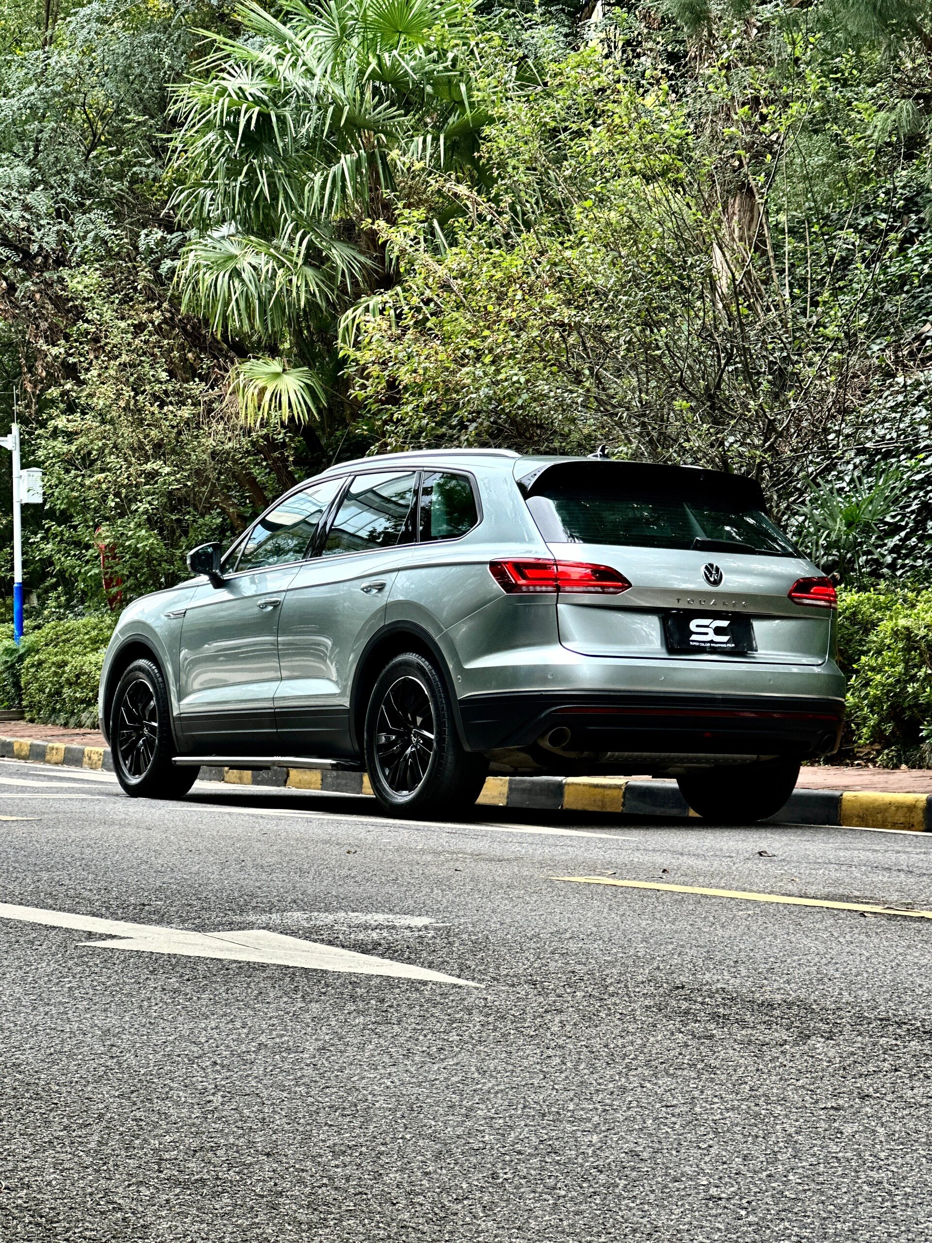 琉璃水银94这该死的高级感6015大众途锐改色 车型07大众途锐