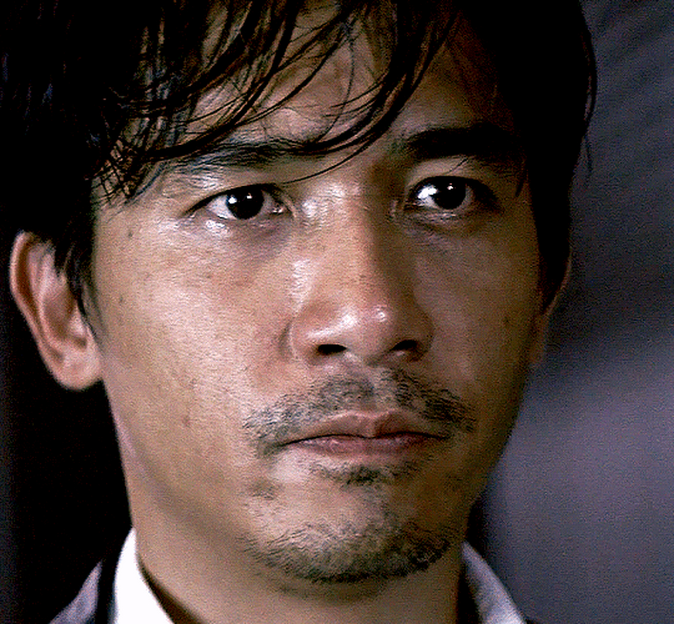 2002年电影《无间道》里的梁朝伟