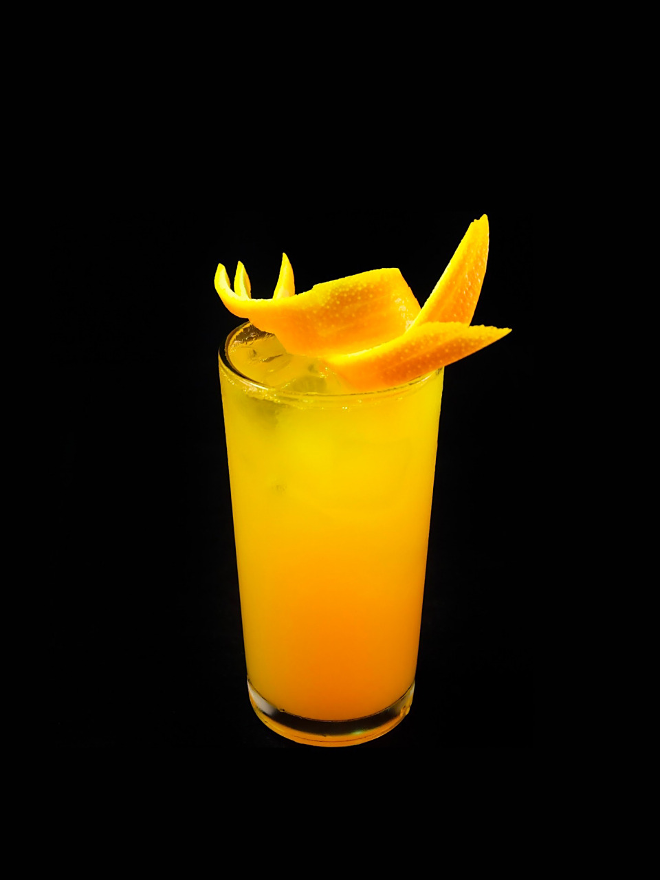 每天认识一杯鸡尾酒1/100 螺丝刀起子是一款用橙汁和伏特加调制的high