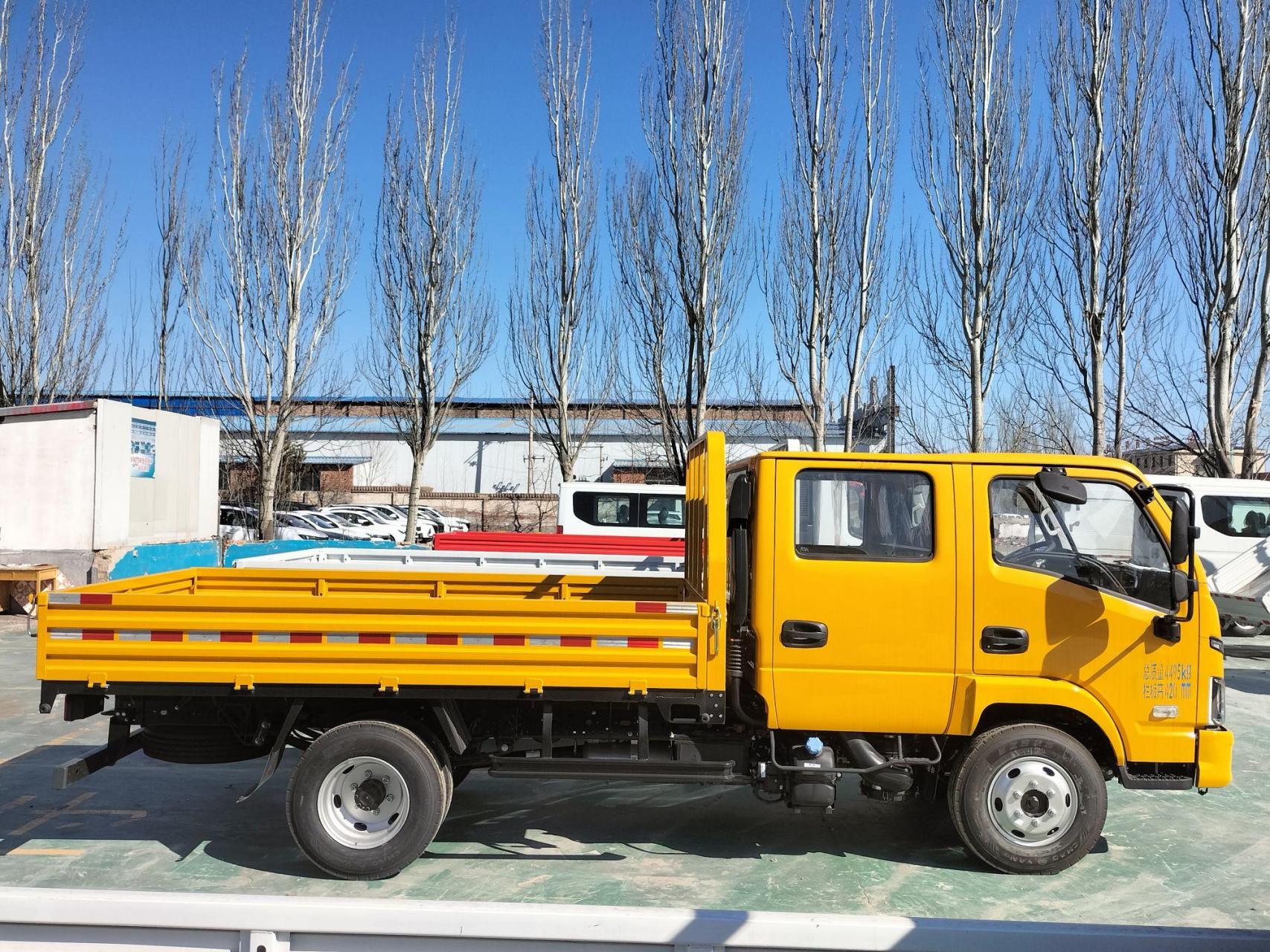 2米工程黄双排.上汽跃进轻卡,3.21.