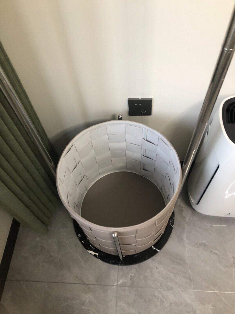 304不锈钢衣帽架,整洁美观又大方 衣帽架采用304不锈钢材质,非常坚固