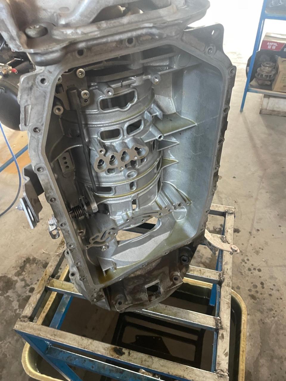 宝马730采埃孚变速箱6hp21,凉车打滑,活塞泄压,更换胶圈包完美解决