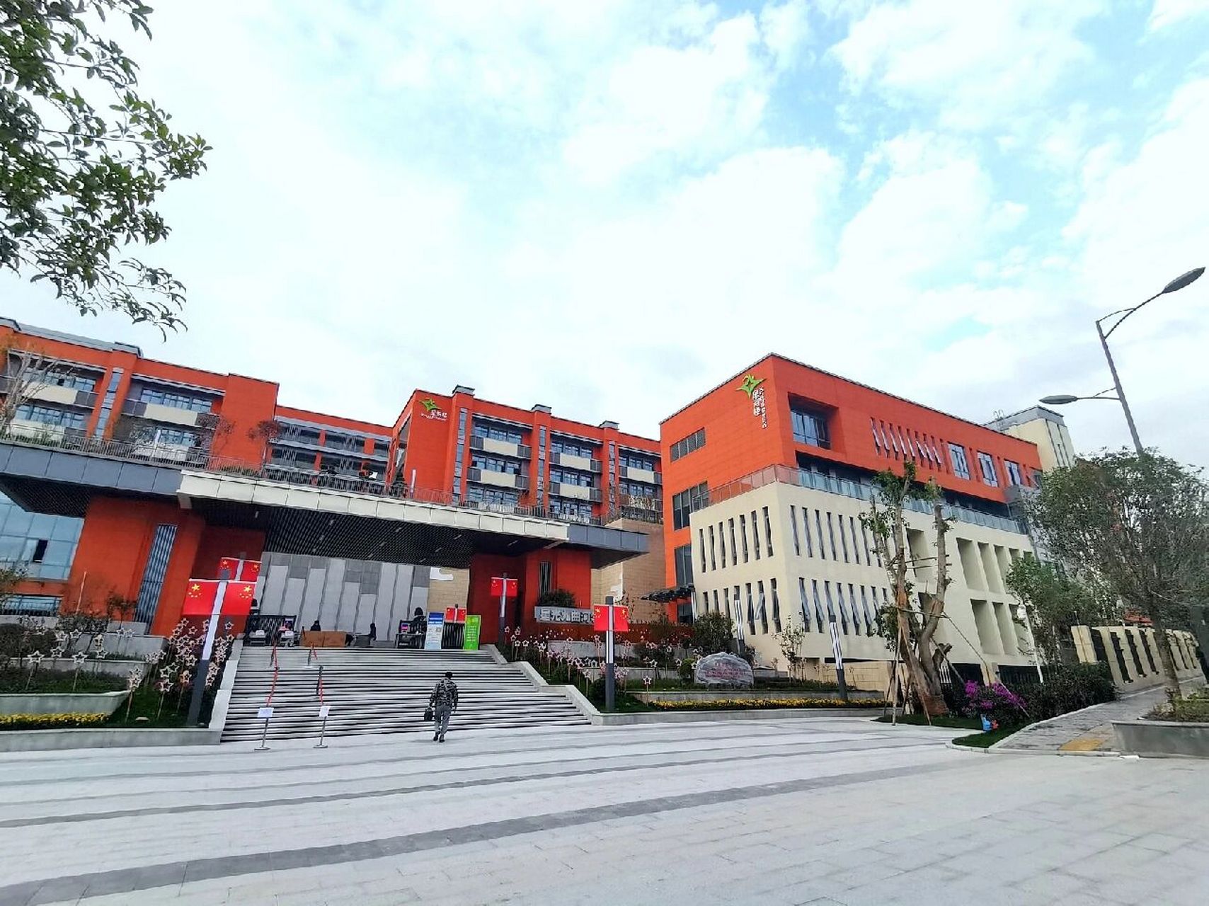 家门口的星光学校谁不爱,没有落户年限97 星光九曲河学校占地面积约