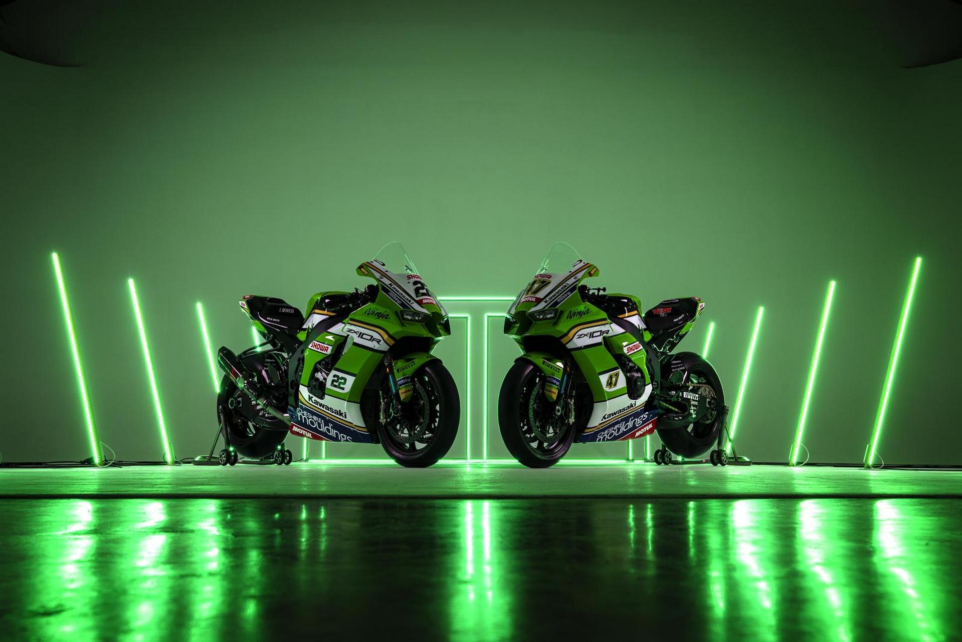 kawasaki racing team 新图案 "大牛战车"22号洛维斯,47号 巴萨尼 (6