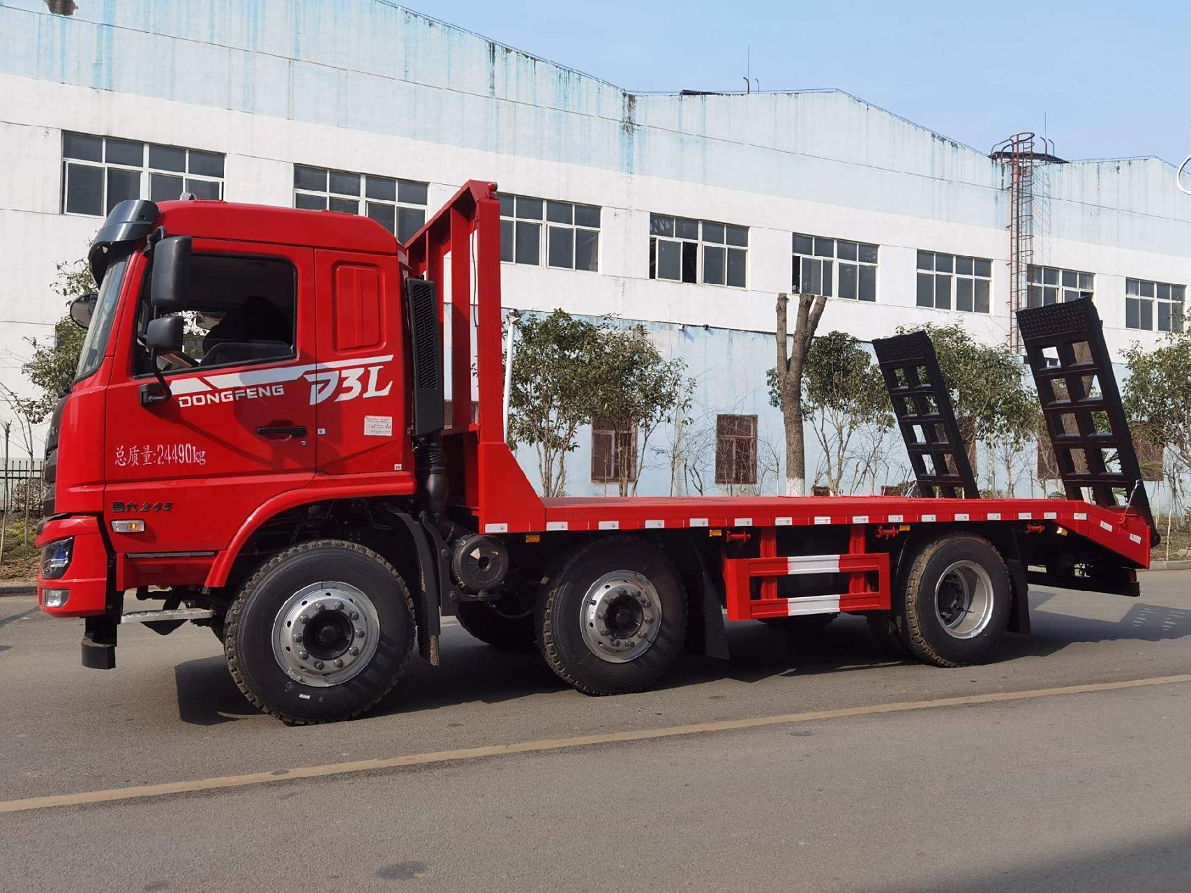 东风d3l小三轴平板运输车 整车型号:dfv5243tpbgp6d1 发动机:玉柴245