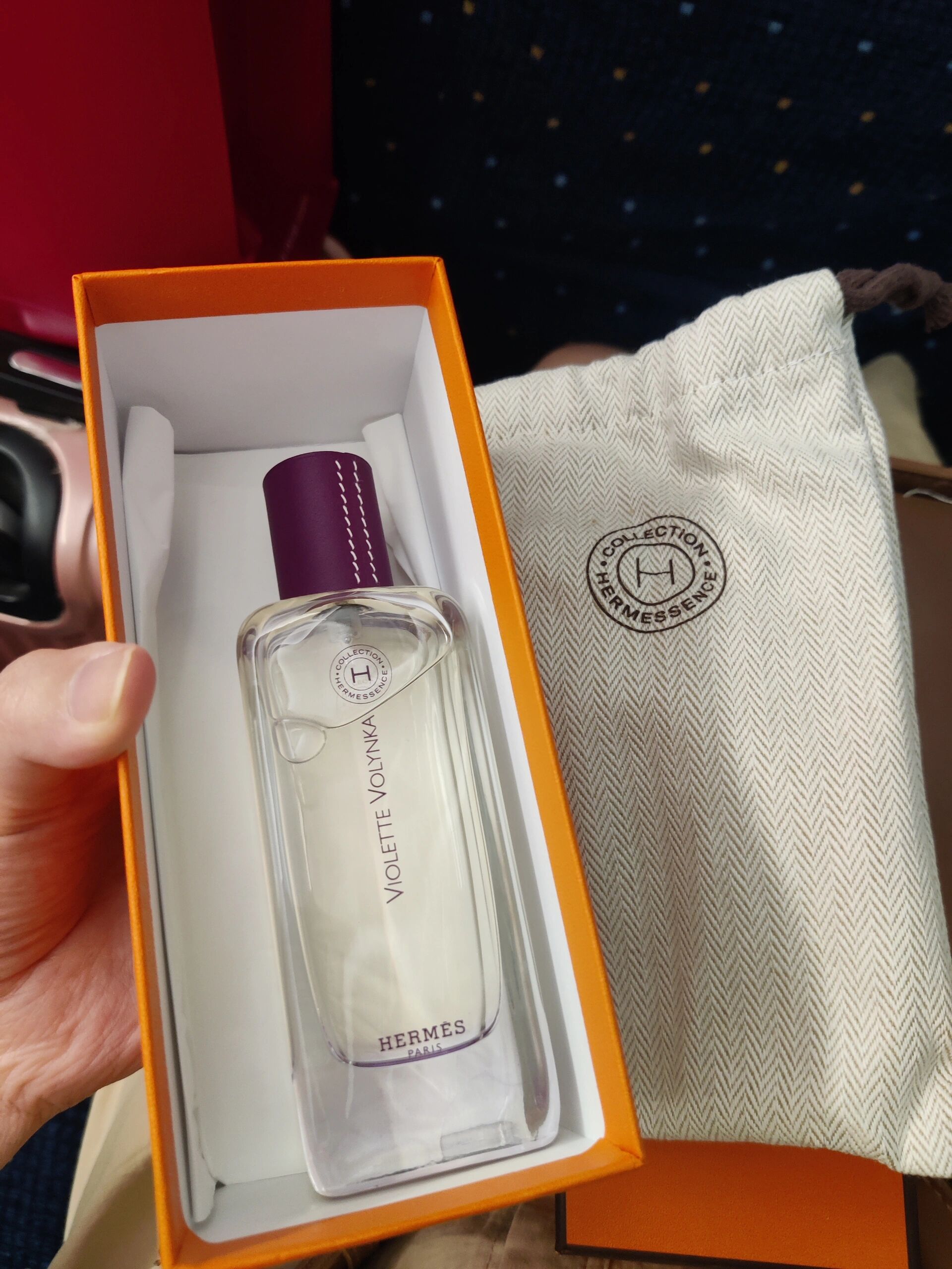 爱马仕闻香珍藏香水最新款紫罗兰 香型可以看我其他图片或者自己去做