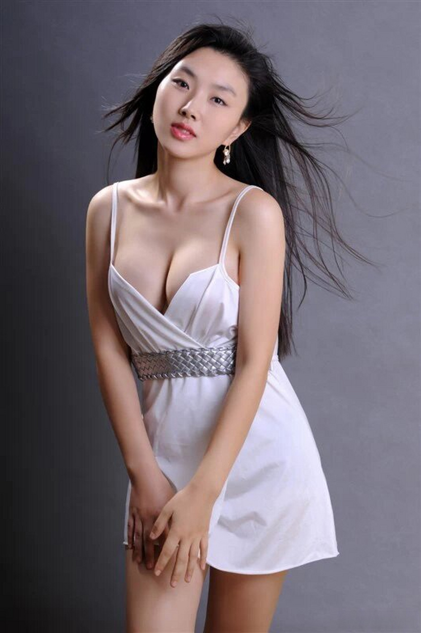 美丽性感的肖洋,妩媚动人!#歌手肖洋