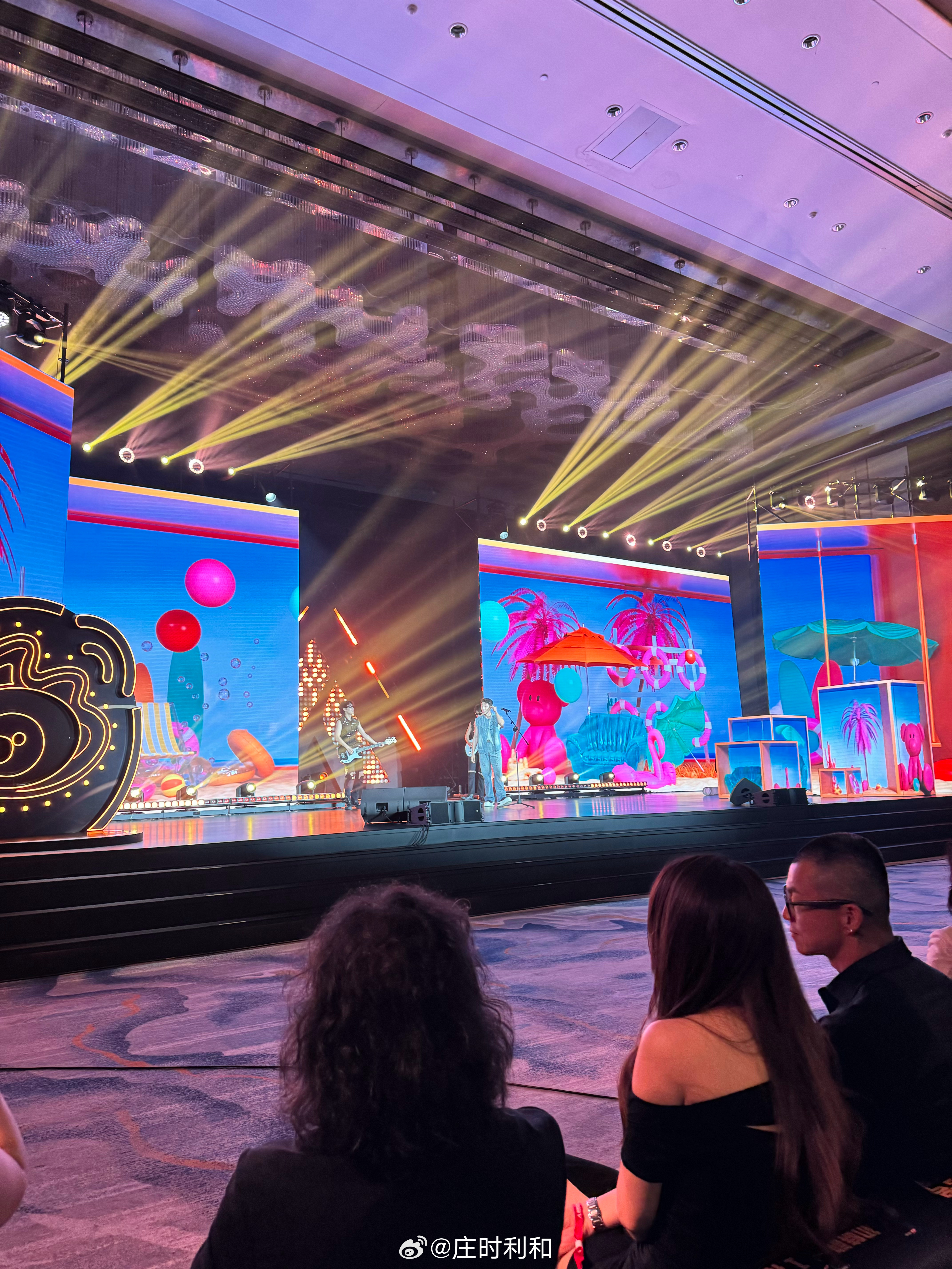 首秀-首展-首映-首赛"全链条快手粉丝答谢会综艺盛典宜昌站