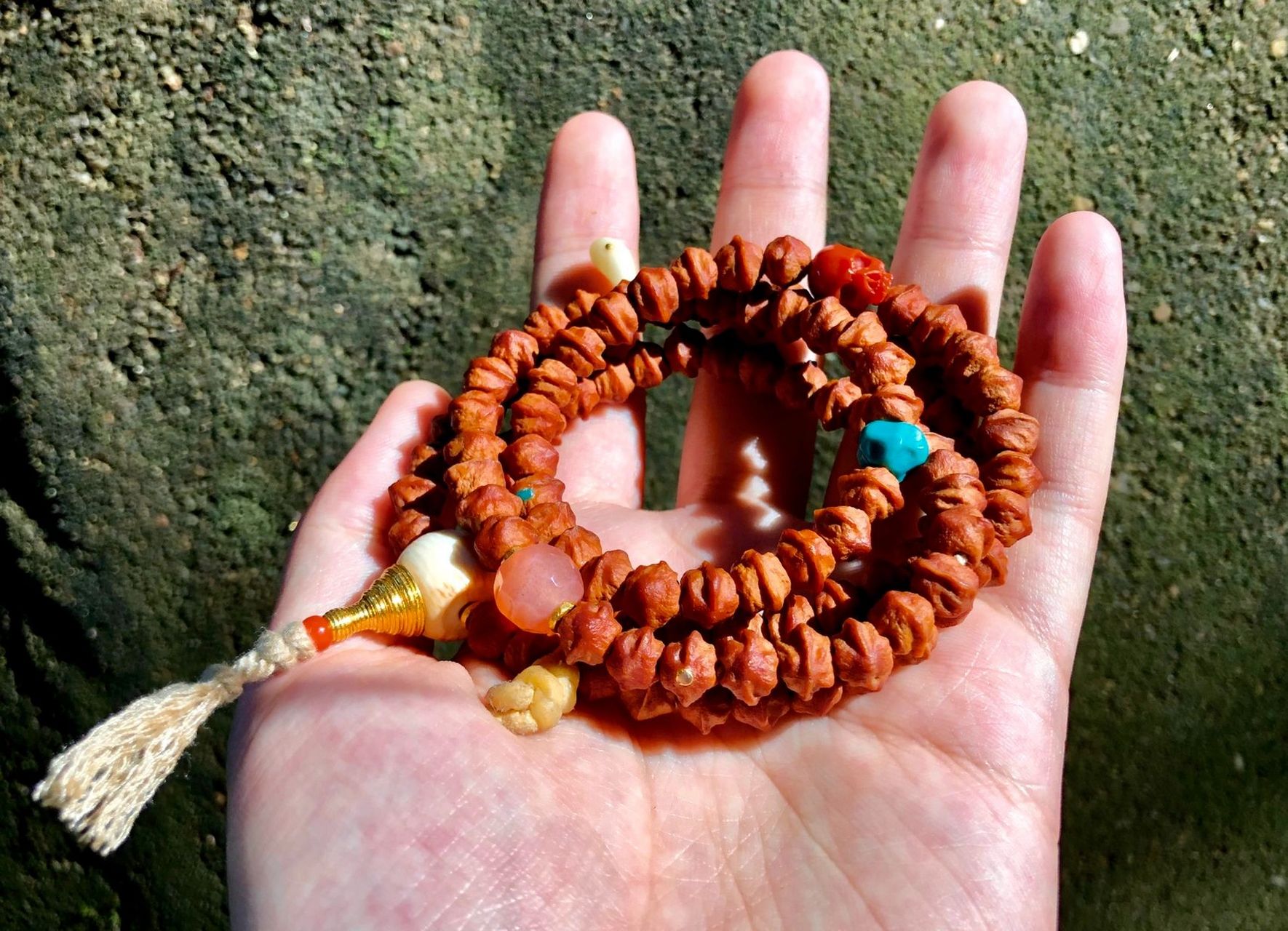 百香籽搭配 最近比较流行脏脏百香籽,无非也是对藏式佛珠风味的追求