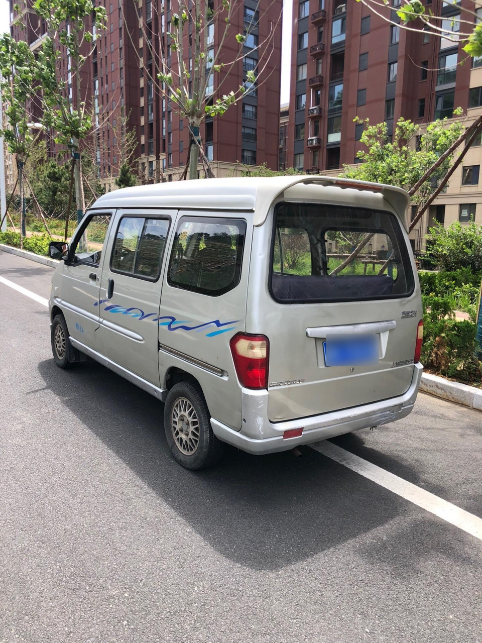 12年五菱之光8座空调面包车.