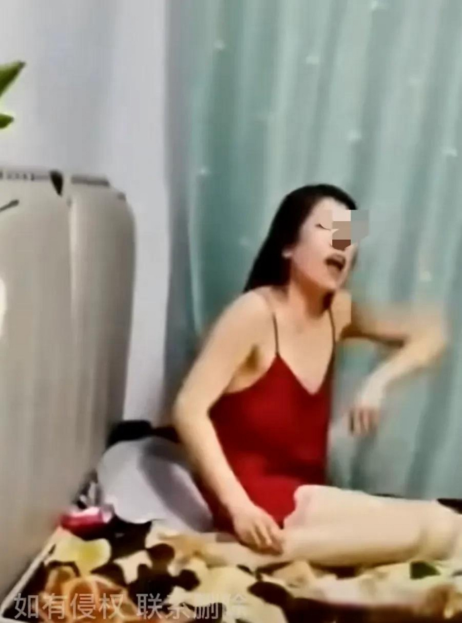 妻子出轨小鲜肉被老公捉奸,在床后叫嚣道,"我tm的就养了咋的,你tm还能