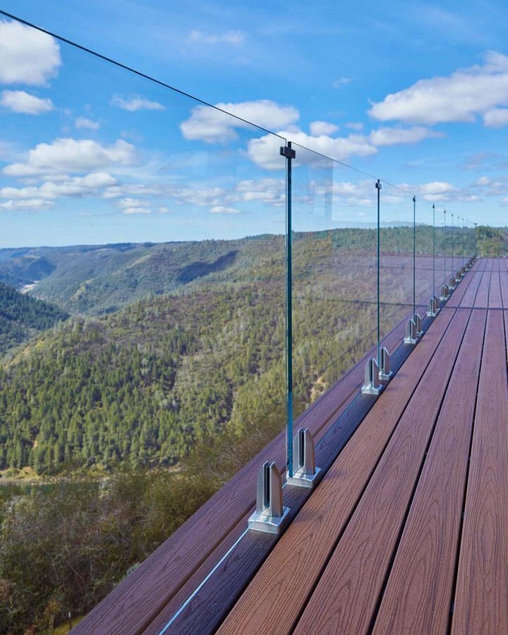 杭州室外玻璃护栏扶手 室外玻璃护栏建议用超白钢化玻夹胶,通透度高