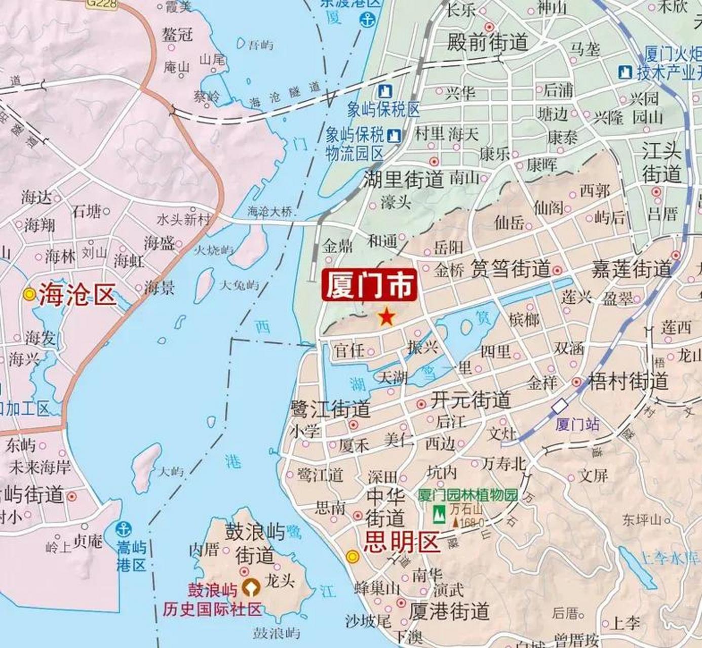 福建厦门海沧区位置挺好,隔着港湾正对面就是厦门岛最繁华的市中心