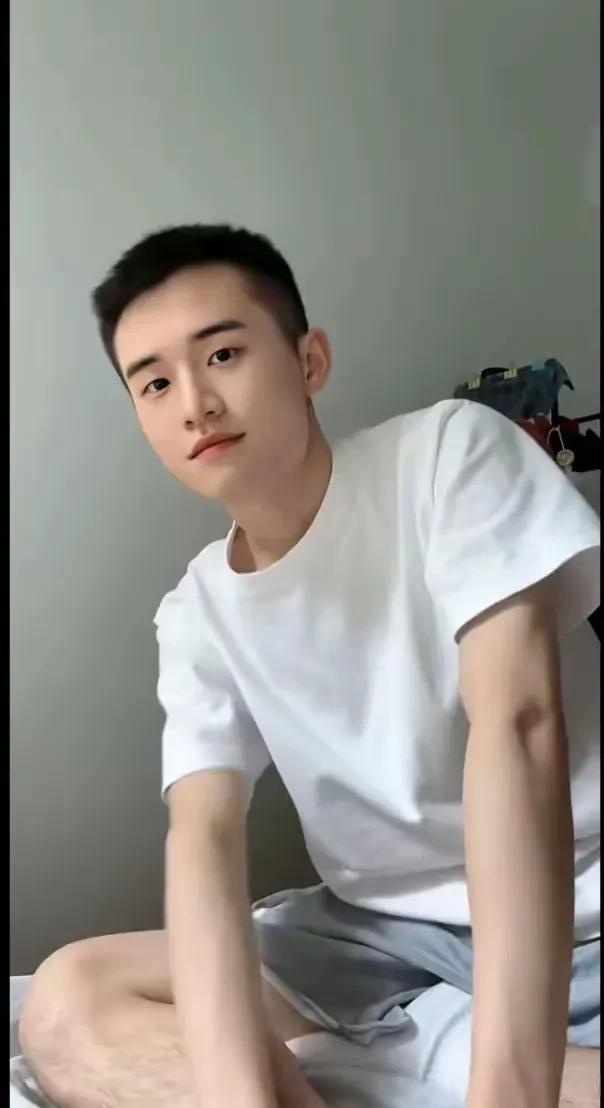 年轻阳光帅气 帅哥魅力四射 未来可期帅小伙 感觉还是少年 美少年