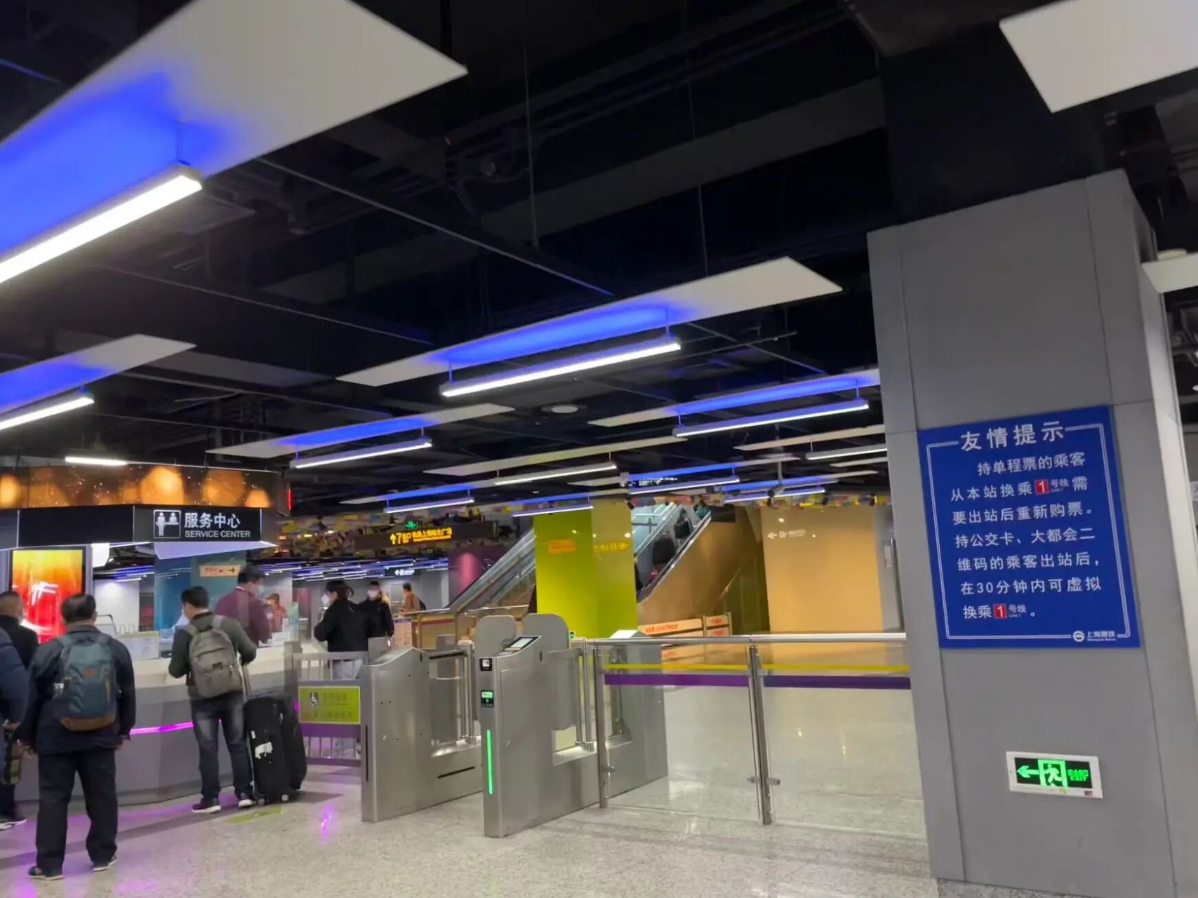 上海火车站北广场图片