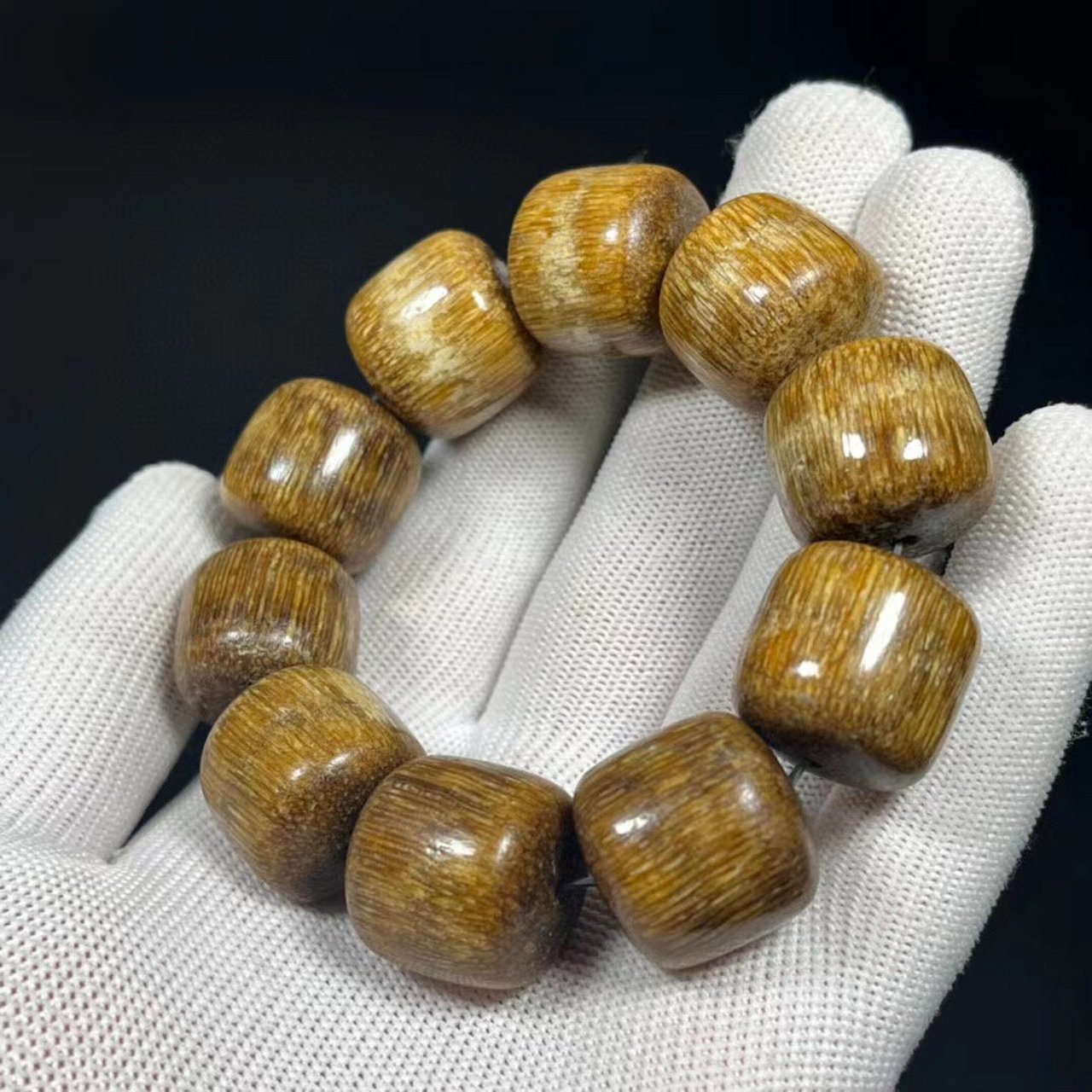 9620mm披毛犀手串 万年老料披毛犀-金丝老型手串,极品老料,油润无比