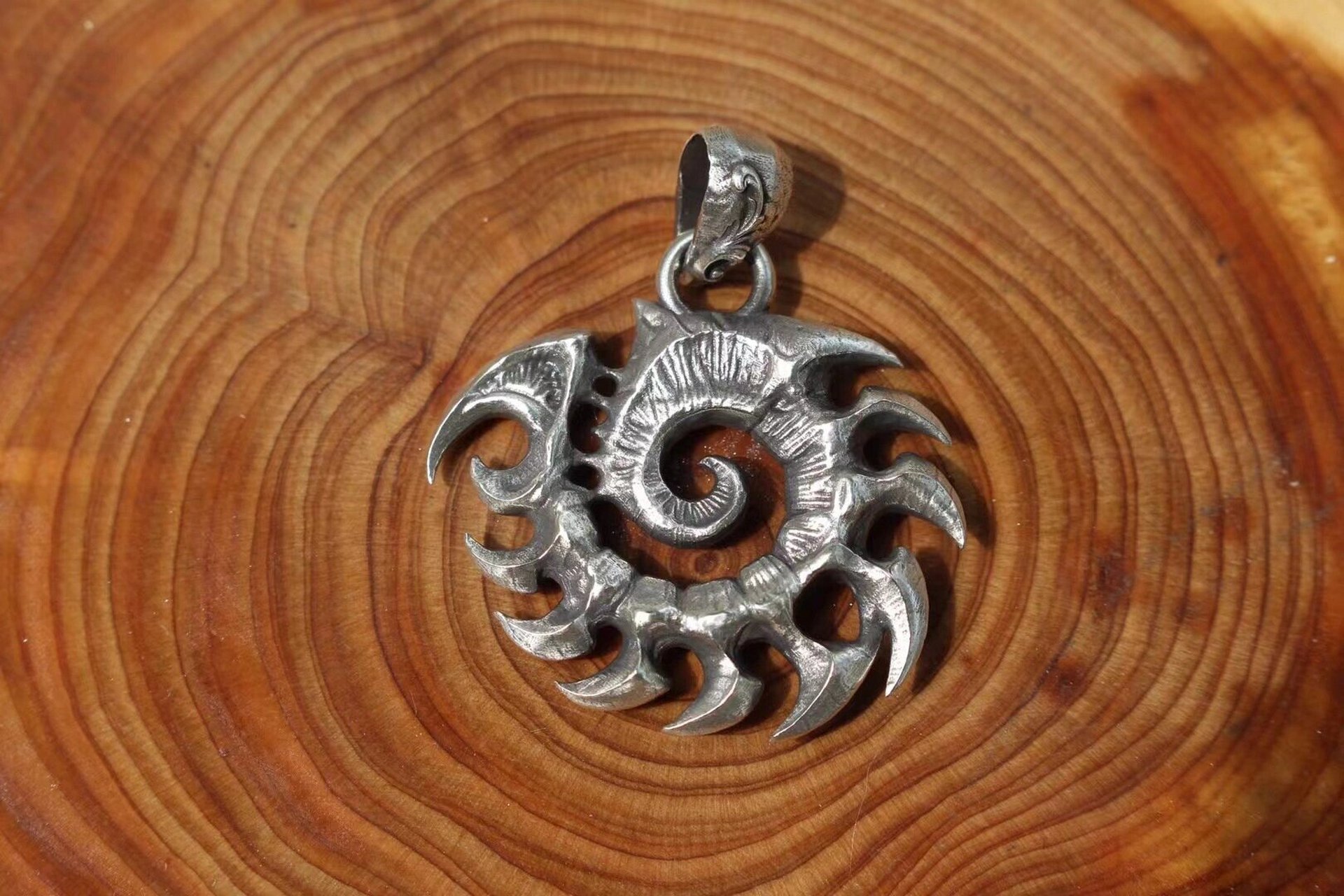 雍正皇帝特务专用暗器血滴子 血滴子,明末清初通俗小说中记载的暗器.