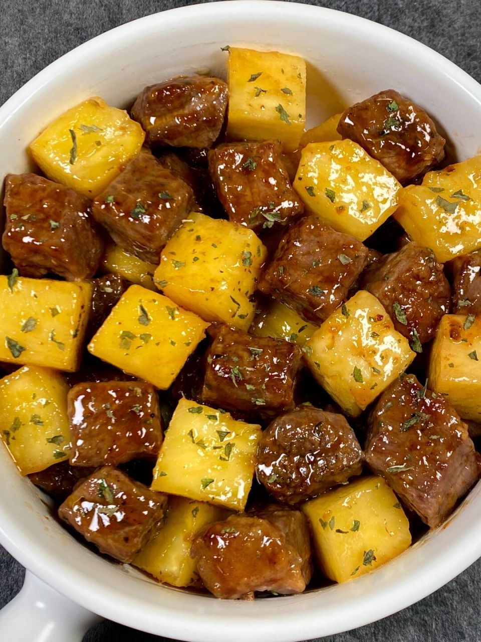 今天分享低卡的菠萝黑椒牛肉粒,巨巨巨好吃!