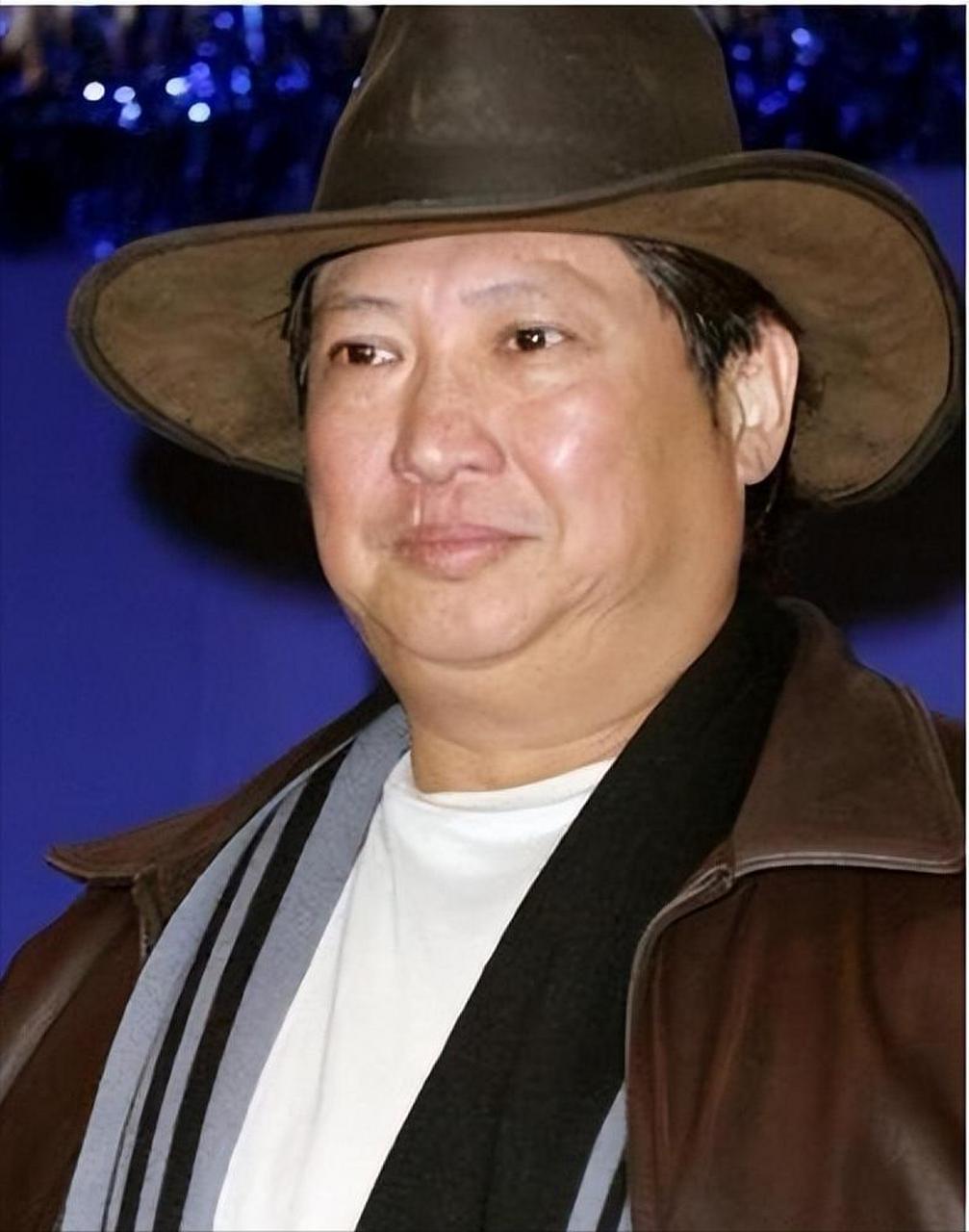 很多人都说洪金宝年轻时看着憨厚可爱,年老后面相却越来越凶,属于相由