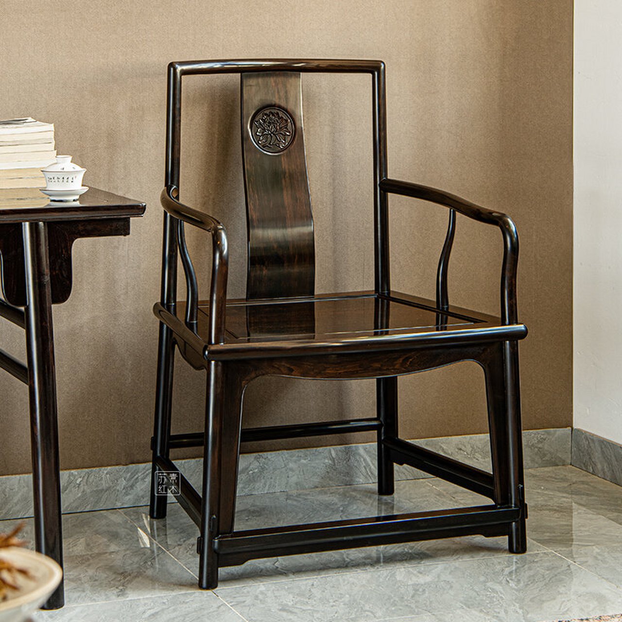 大师王世襄所中意的家具 这款官帽椅为王世襄先生旧藏 原为紫檀制作