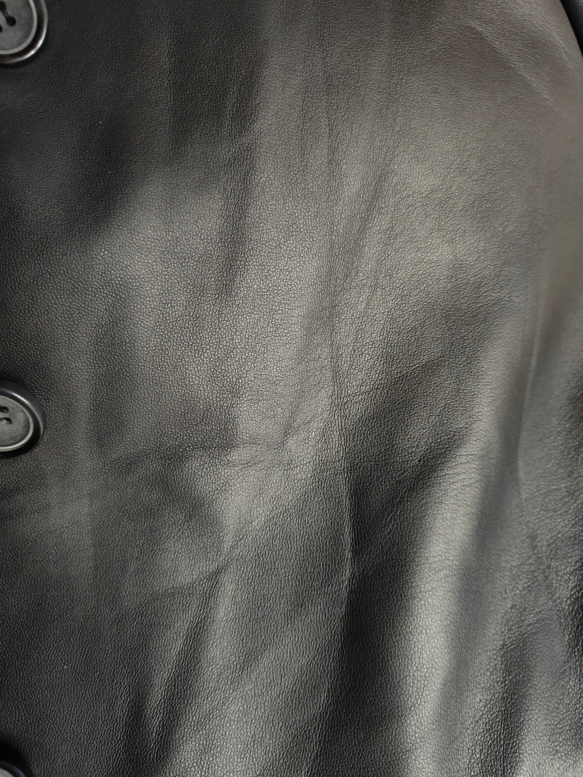 真假绵羊皮辨别,麻烦各位大神鉴别一下