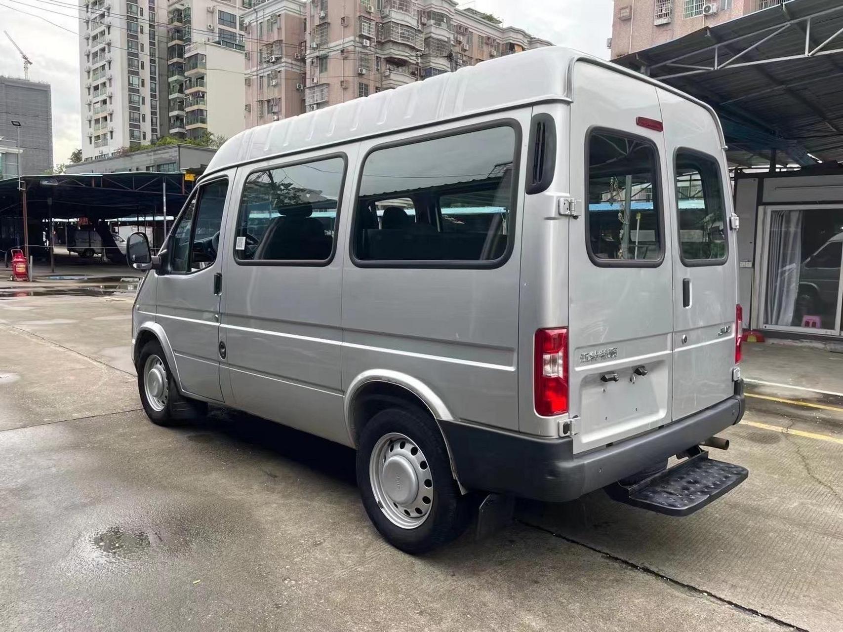 江铃特顺六座中顶短.