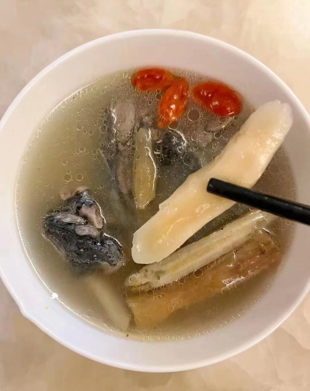 当下增强免疫力最重要～北芪党参淮山枸杞汤 北芪即黄芪,具有益气升阳