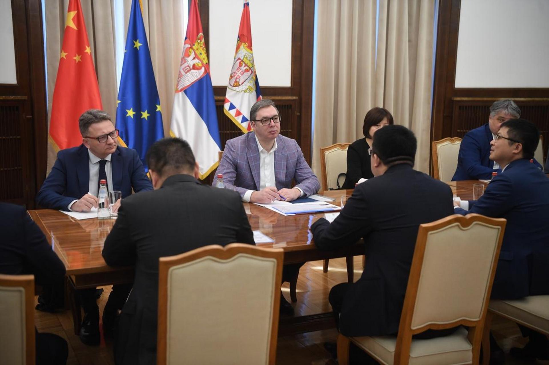 塞尔维亚共和国总统亚历山大·武契奇会见了华为公司的代