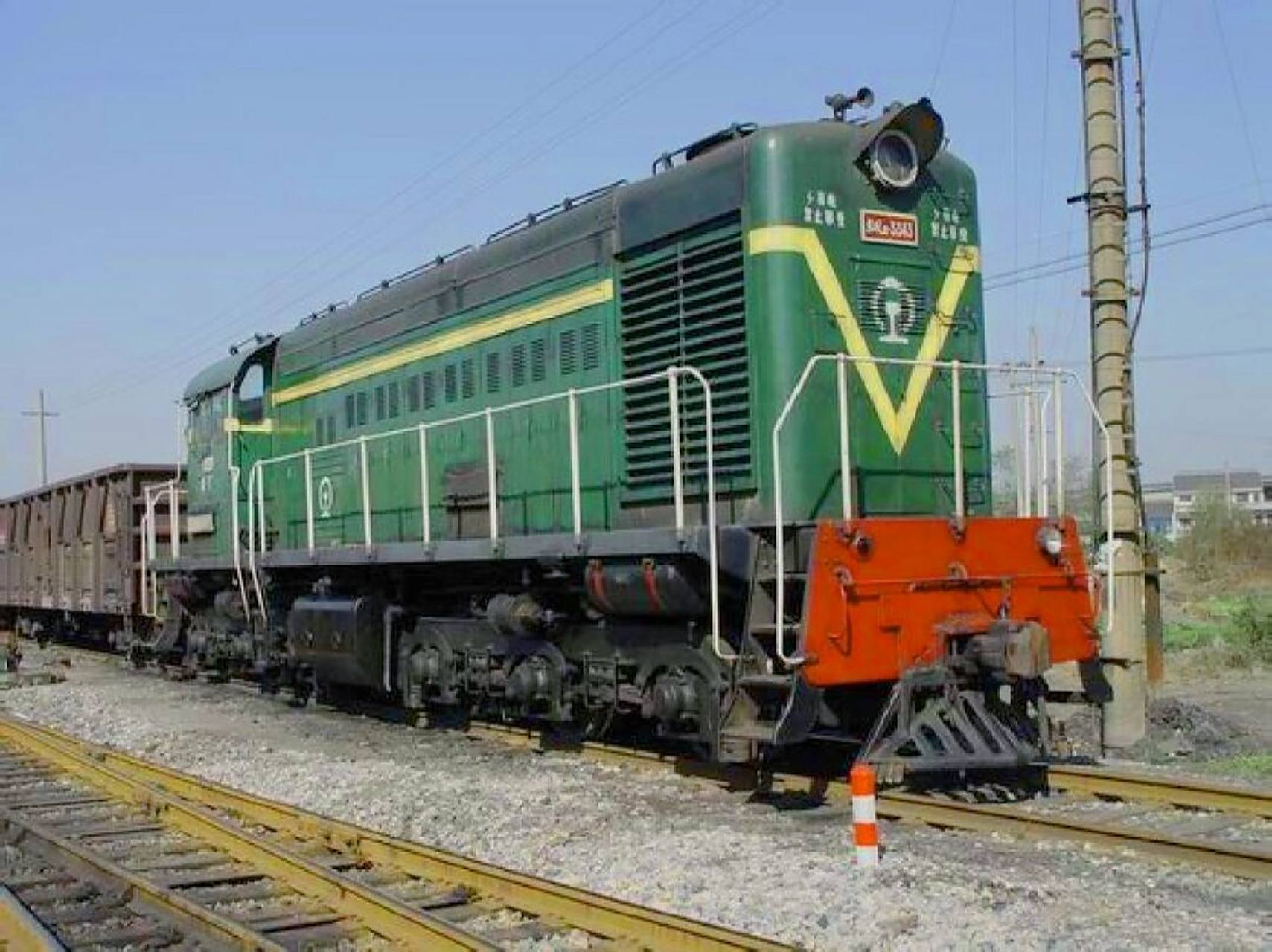 【科普】老骥伏枥—df2型内燃机车 东风2型内燃机车(df2),原称nd2型