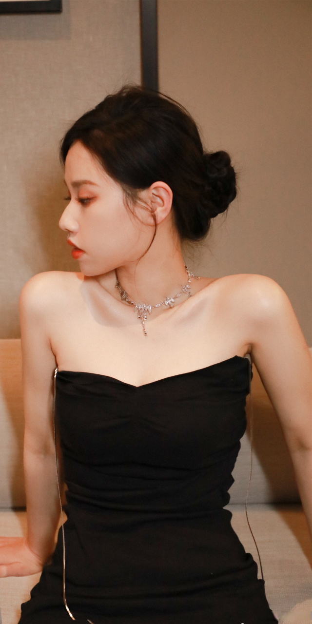孟慧圆红唇黑裙壁纸写真