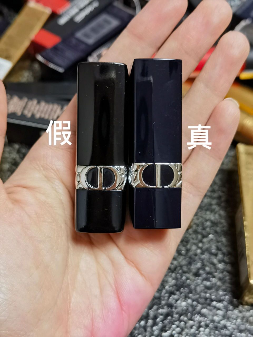 dior口红小样真假辨别 我买的还不是那种十几块钱的假货,而是斥巨资39