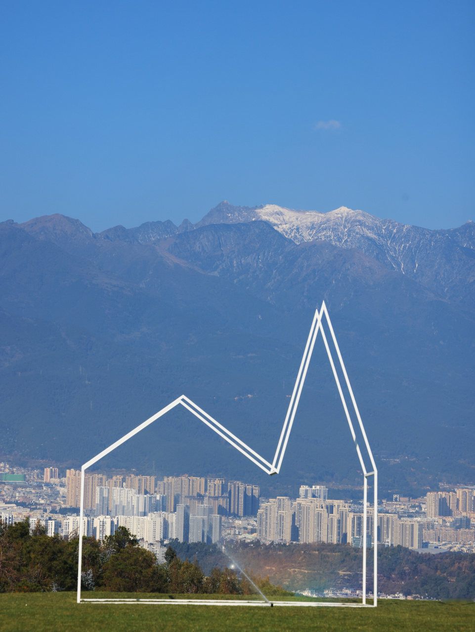 大理云想山是一处新晋网红打卡地,距离网红兴盛大桥6.