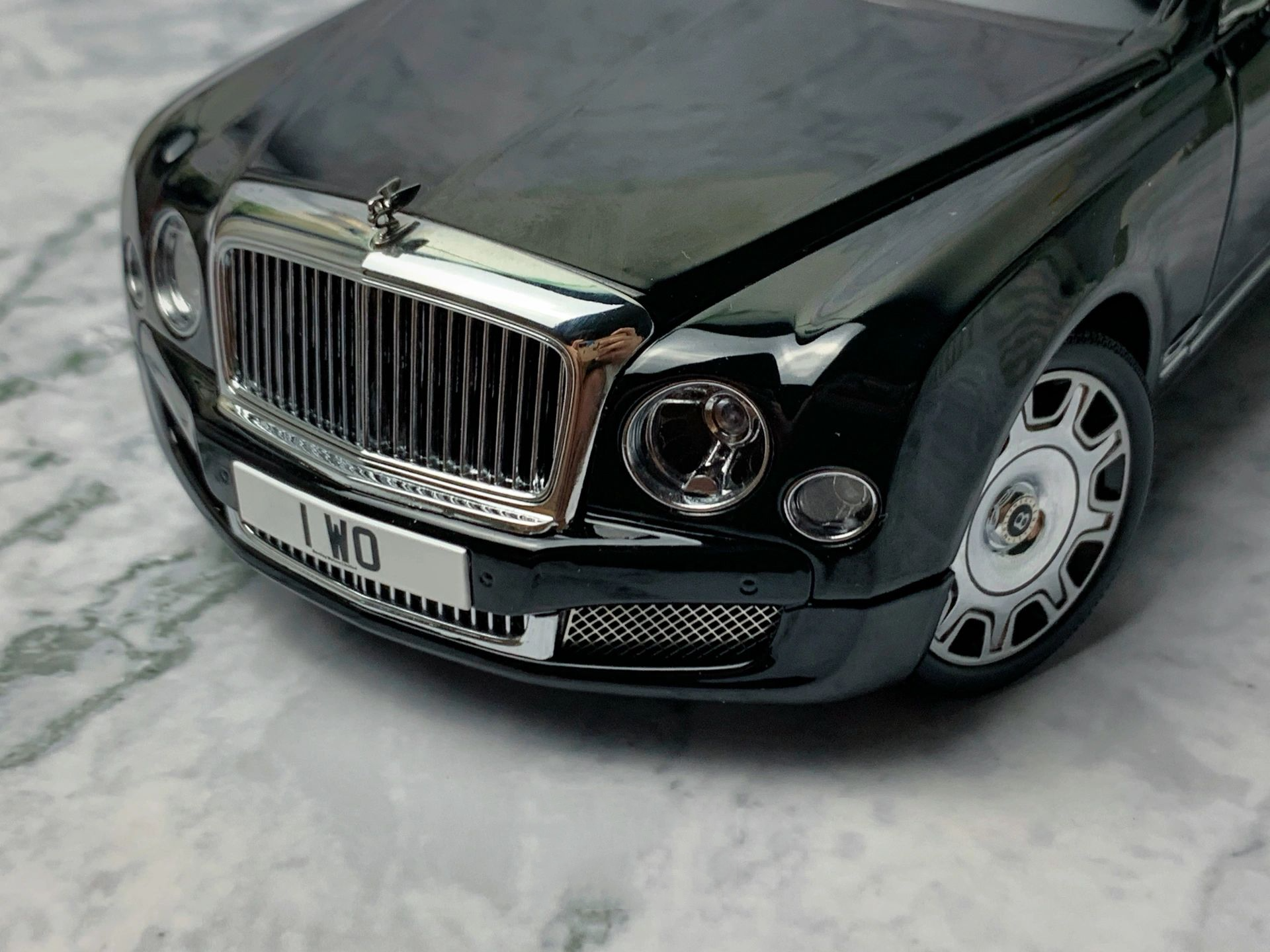 mulsanne bentley mulsanne 比例:1/18 品牌:ar 珍珠黑色搭配电镀轮毂