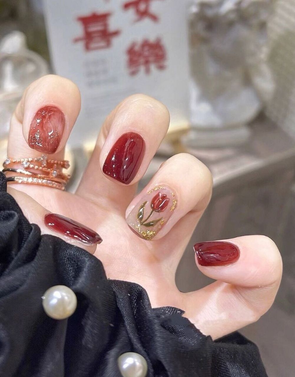 2023新年红色美甲提前收藏哦 巨显白的红色款式 喜欢短款的宝贝必须