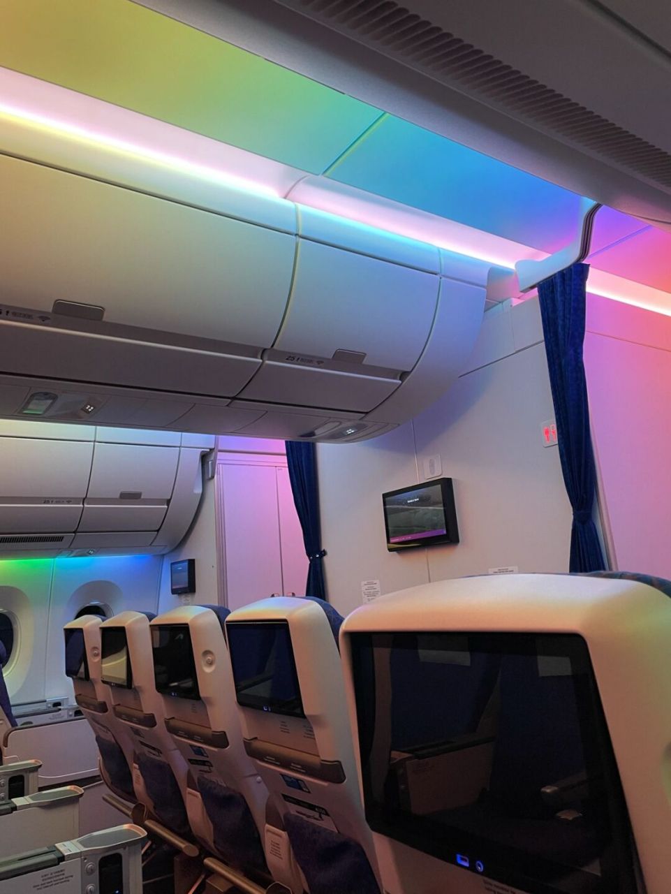 最喜欢坐的机型 最近出差坐了几次菜航家的墨镜侠 a350-900 不知道