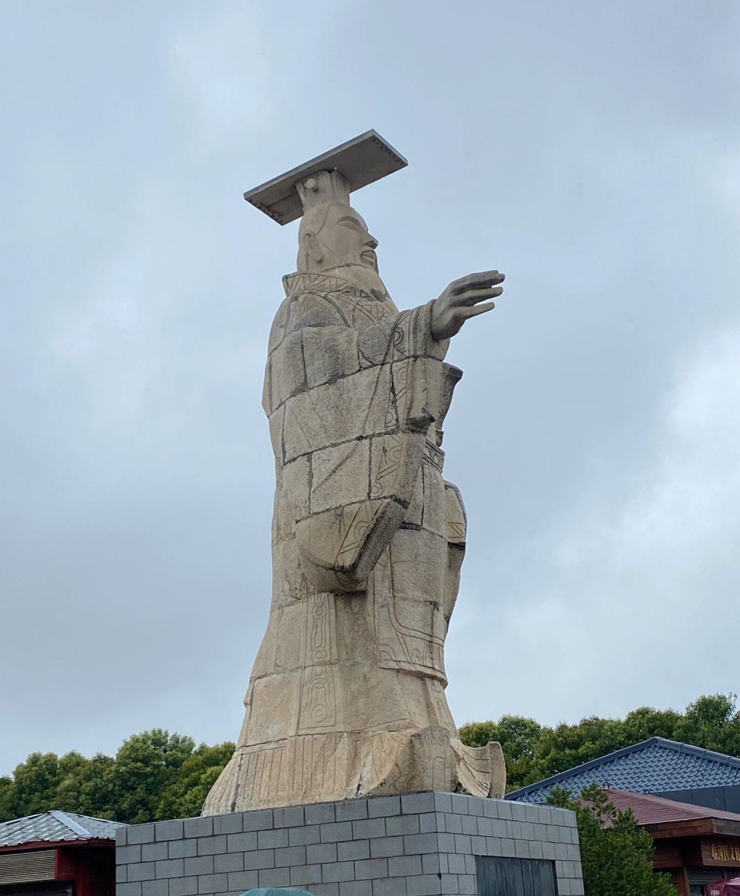 兵马俑华山直通车攻略  市区去往秦始皇陵博物馆有三种方式:打车,地铁