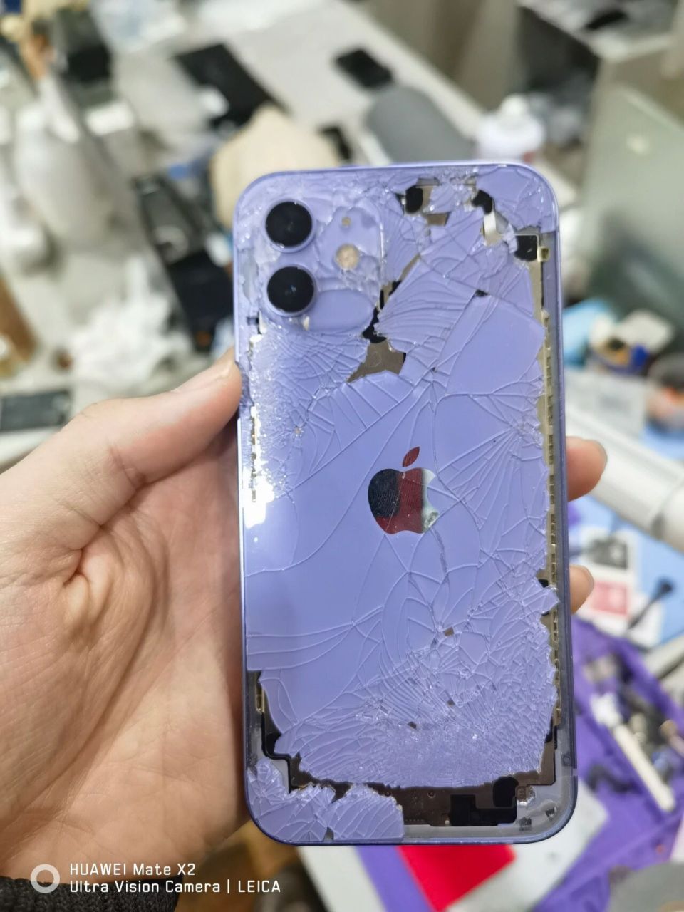 当然可以 这边联系的我们,客户说:手机被车压了一下,不触摸了变形了别