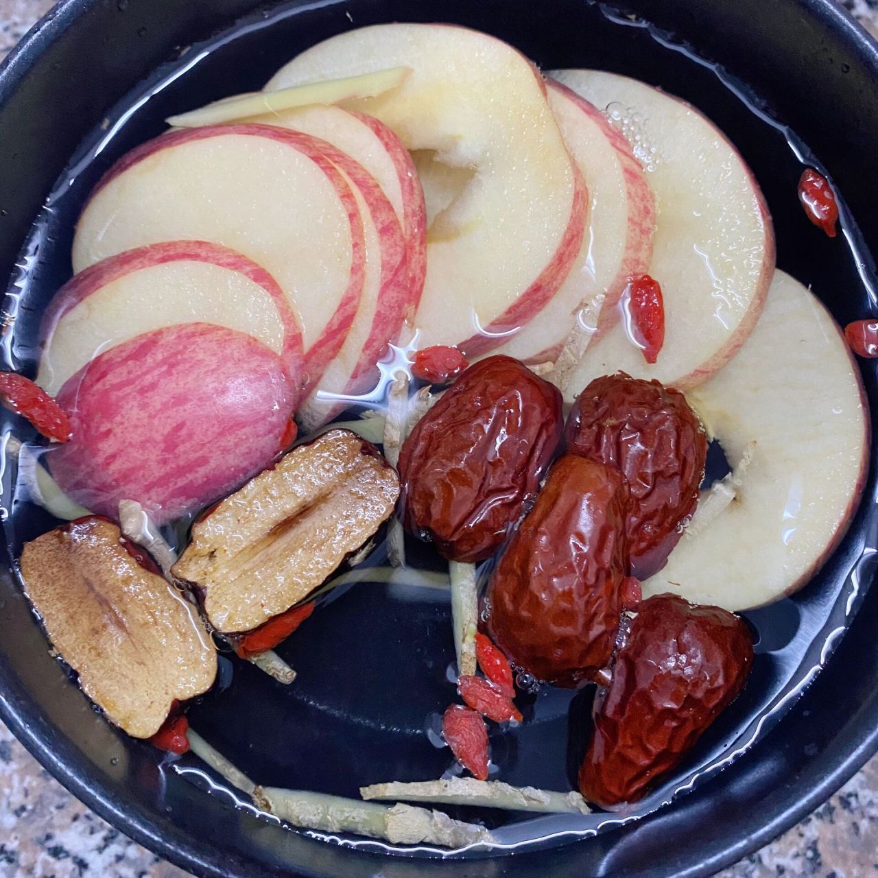 苹果96红枣枸杞姜7615 08食材: 苹果96,生姜,枸杞,红枣干