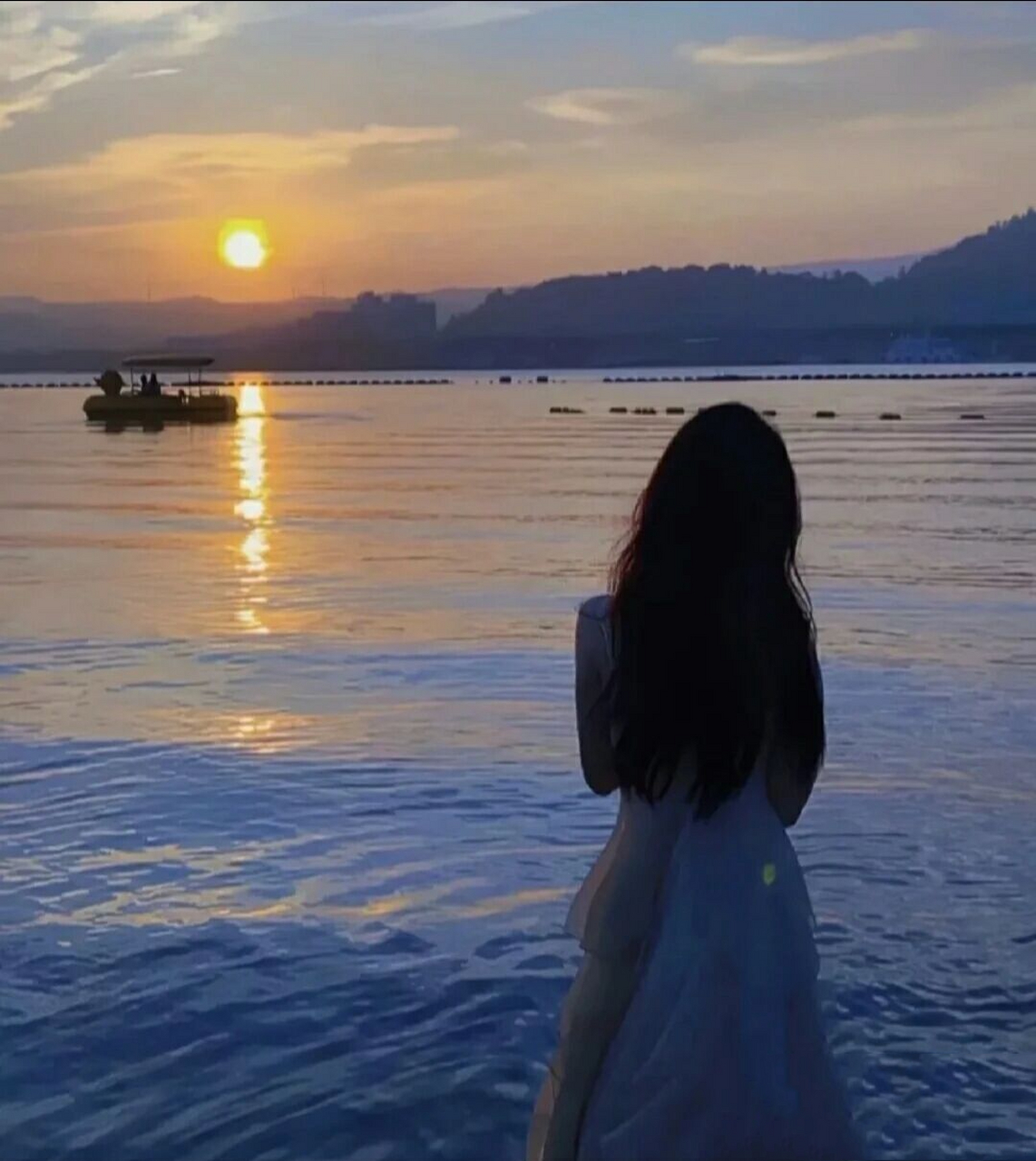 海边女头~ "想和你一起去看海.