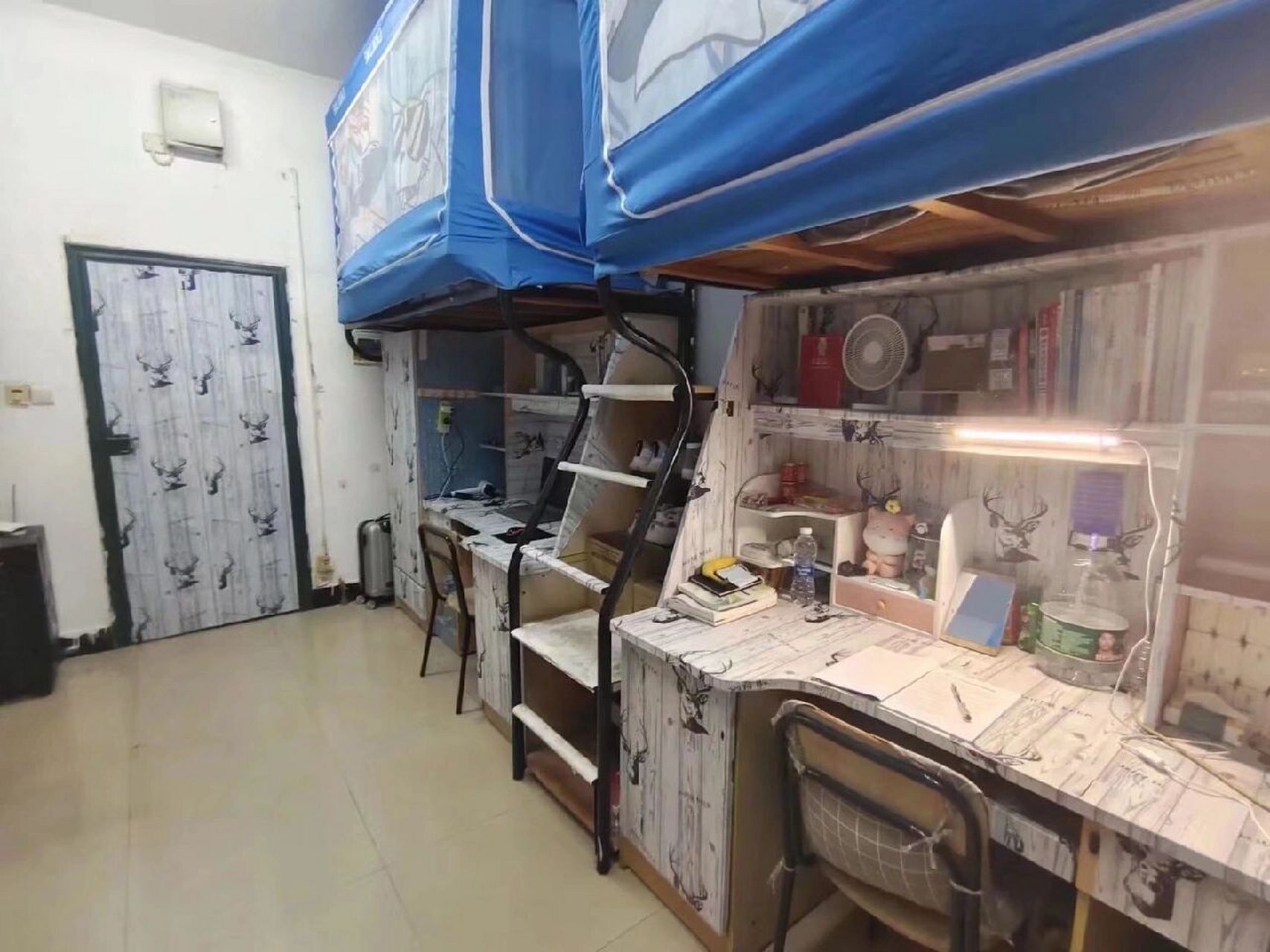 南昌工学院之老宿舍~ p1—2别人的寝室98 p3—4我的寝室(比较乱