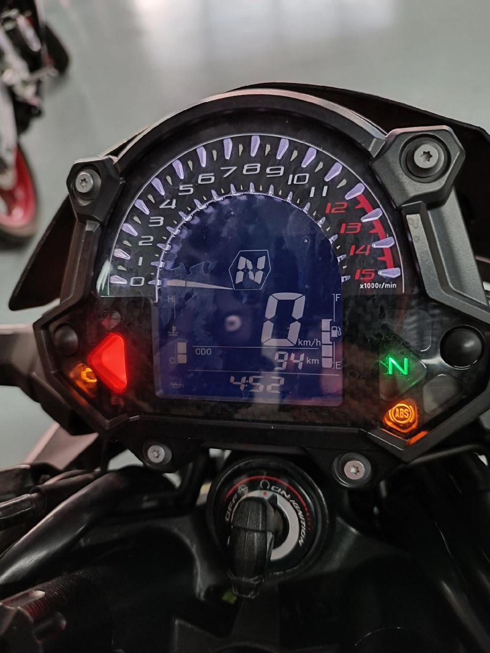 川崎z400,2024年4月11日刚上的牌,仅仅94公里,完美车况,本月江宁大贸