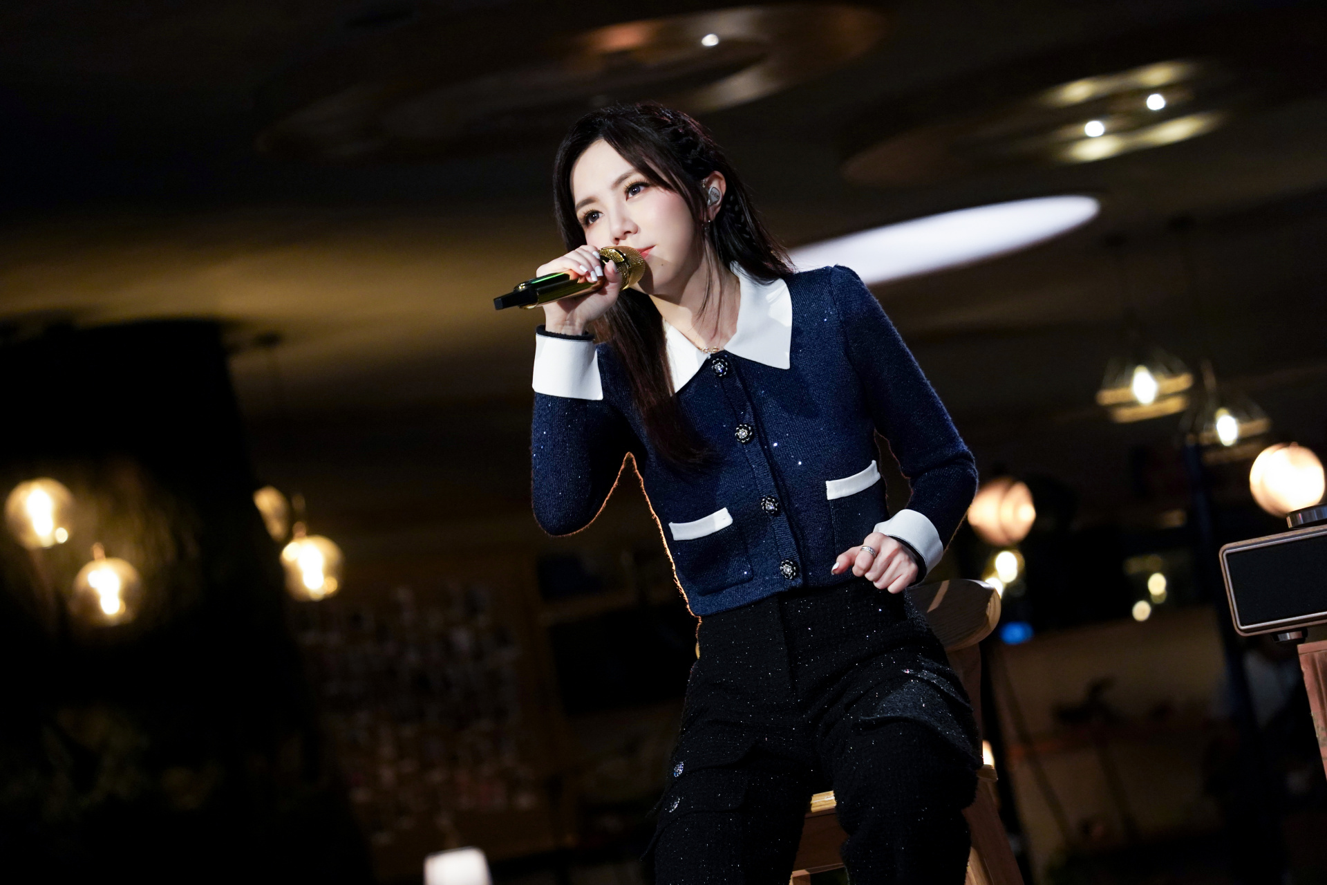 邓紫棋# |#时光音乐会寻找消失的歌手# 轻轻敲打音节水杯,音乐故事