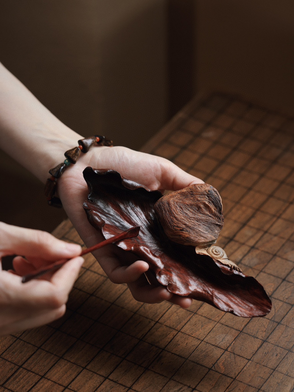 紫檀|荷叶茶则 茶则荷叶状,边缘或上卷,或外翻,婉转舒卷,有轻盈热软