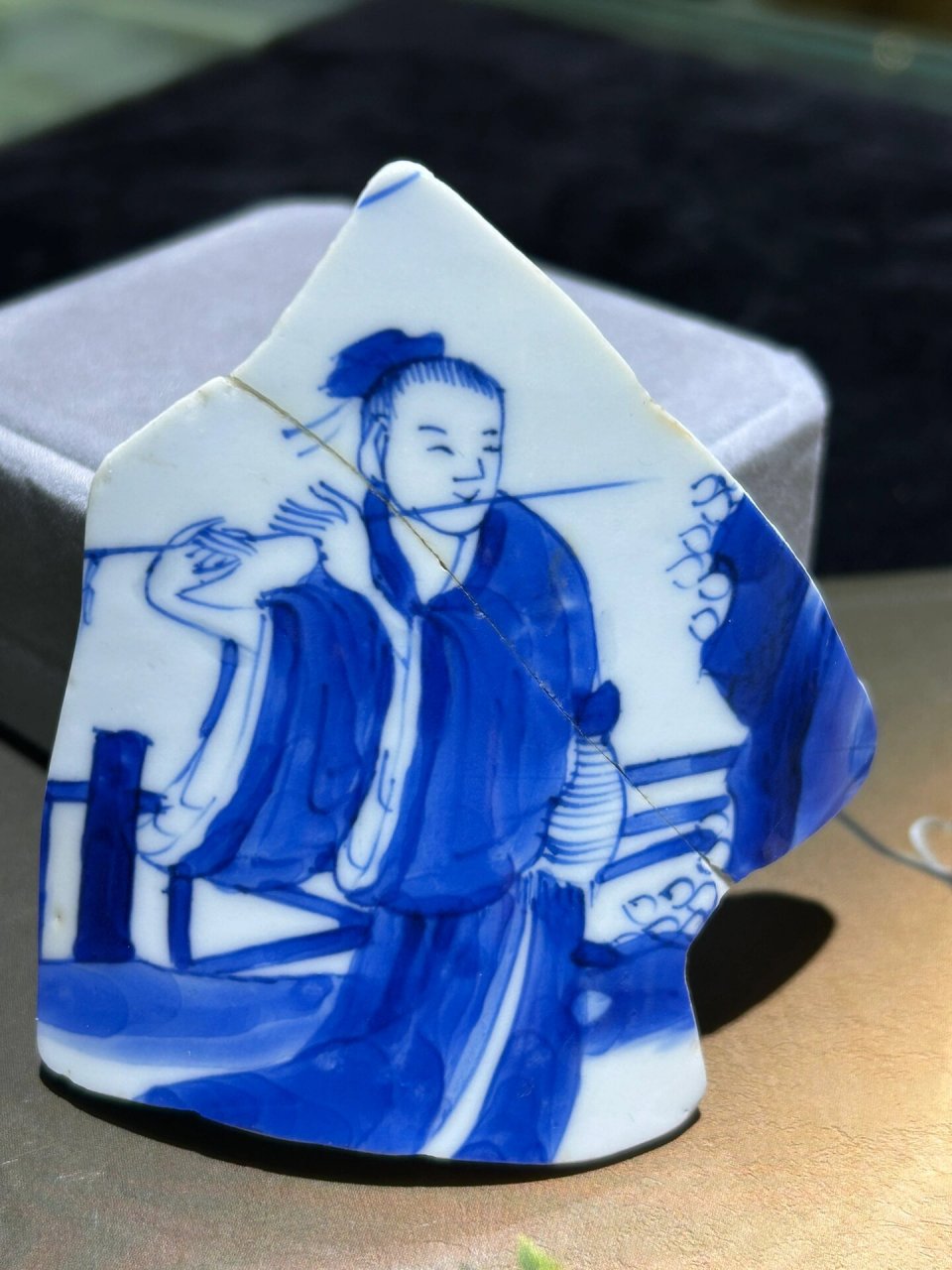 清康熙翠毛蓝八仙人物 清康熙青花翠毛蓝 八仙人物古瓷片,发色鲜艳